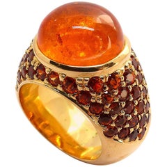 Ring Rose Gold with 1 Mandarine Garnet Cabouchon and Mandarine Garnet Pavé 