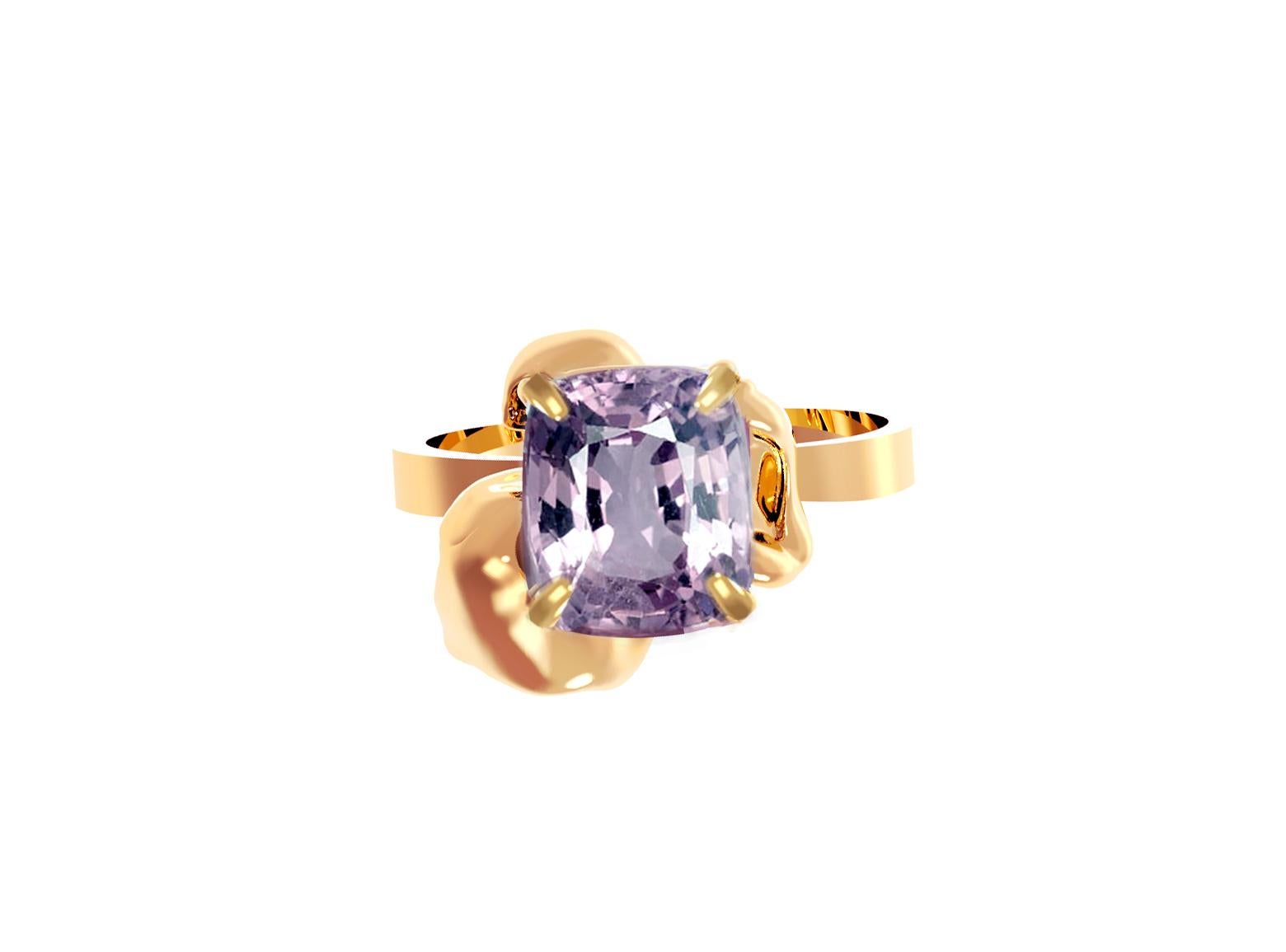 Eighteen Karat Gold Flower Contemporary Ring with Purple Cushion Spinel For Sale 1