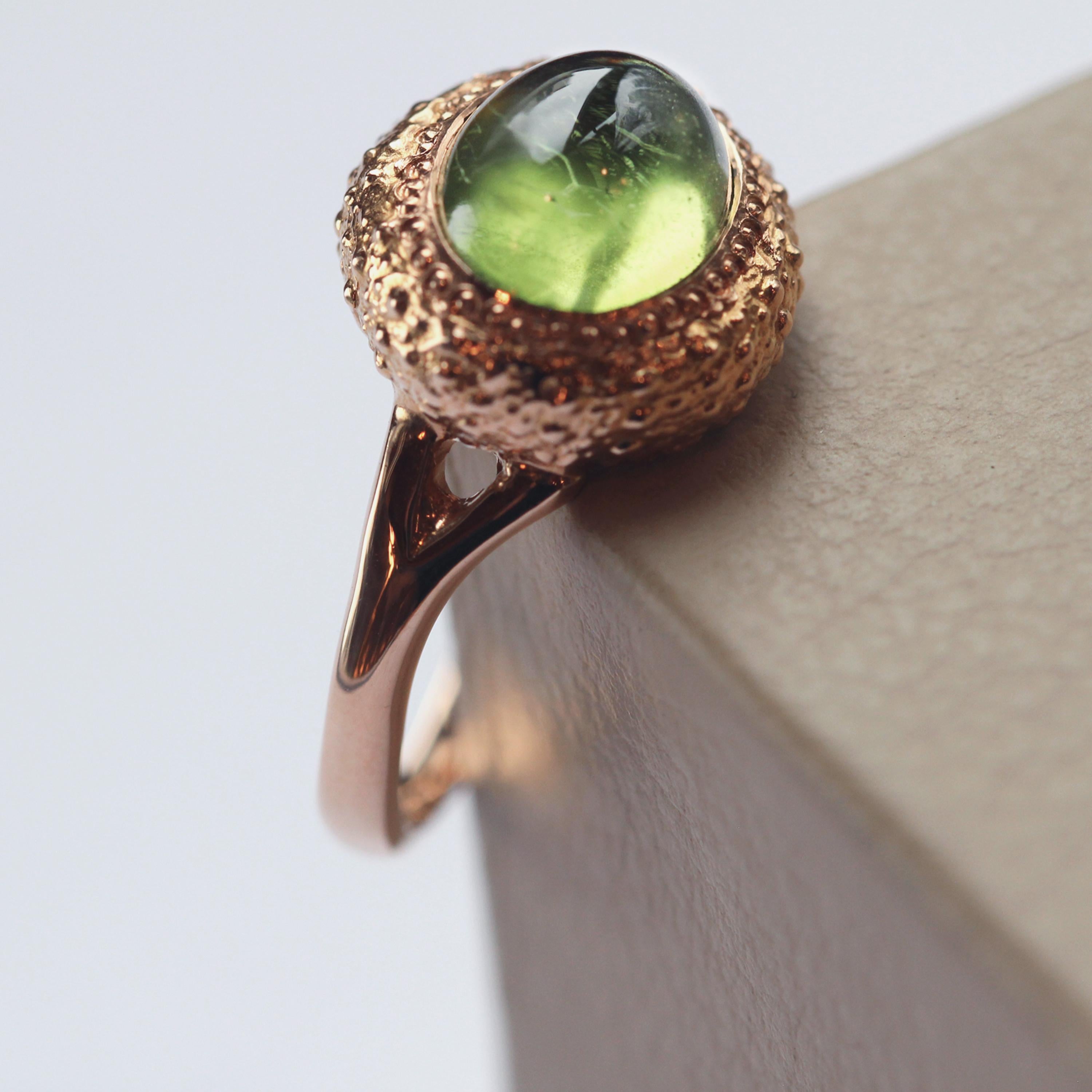 Artist 18 Karat Rose Gold Gr. 5.30, Cabochon Peridot Carat Gr. 3.88, Ring For Sale