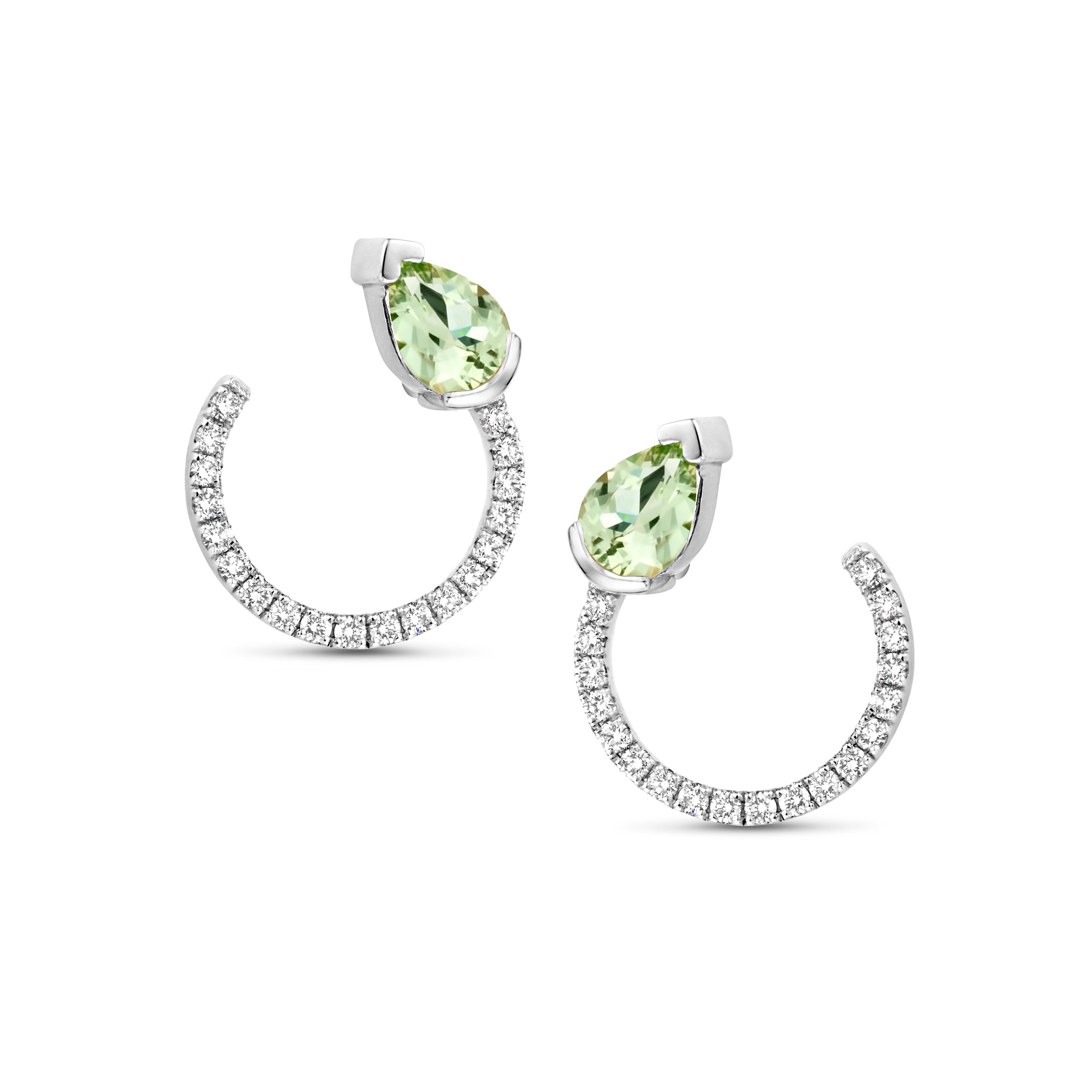 Gebogene Ohrringe aus 18 Karat Roségold mit grünem Beryll und Diamanten (Moderne) im Angebot