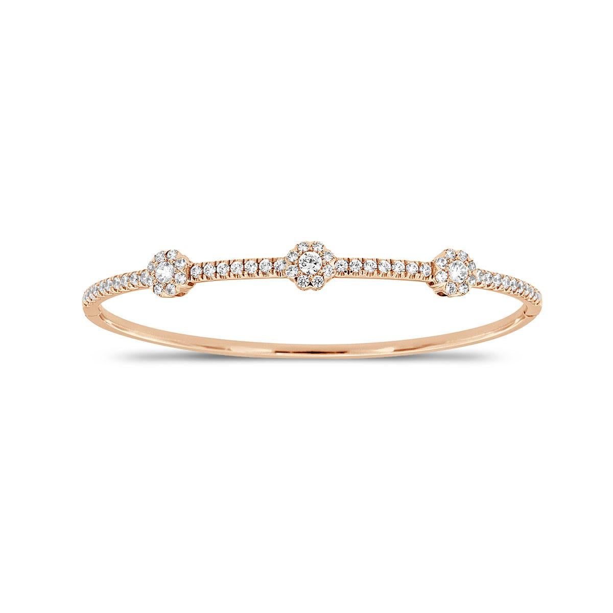 Ce superbe bracelet est orné de diamants ronds et brillants sertis par microperforation afin d'en maximiser l'éclat. Faites l'expérience de la différence !

Détails du produit : 

Type de pierre centrale : DIAMANT NATUREL
Couleur de la pierre