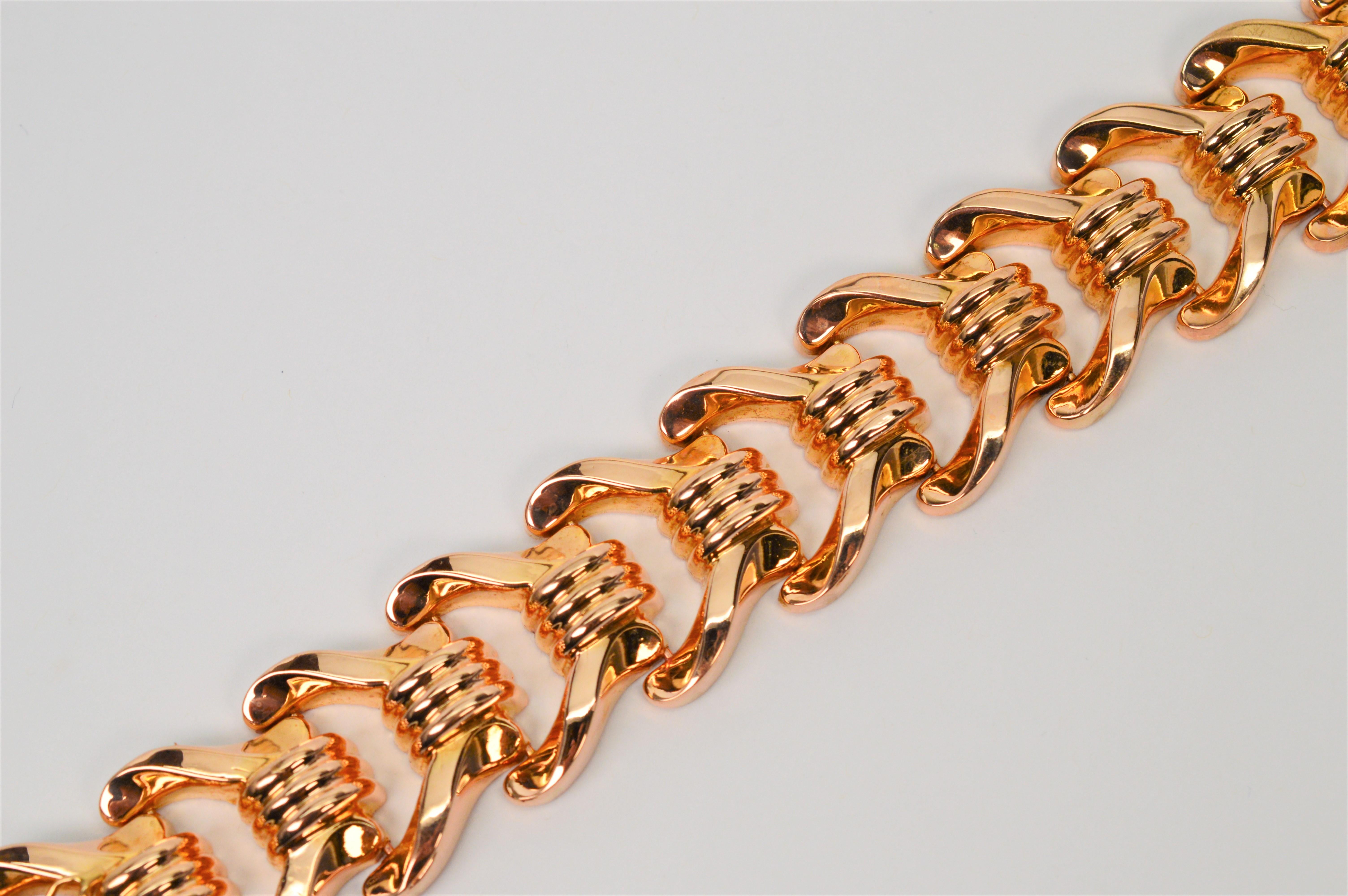 18 Karat Rose Gold Large Link Retro Bracelet In Excellent Condition For Sale In Mount Kisco, NY