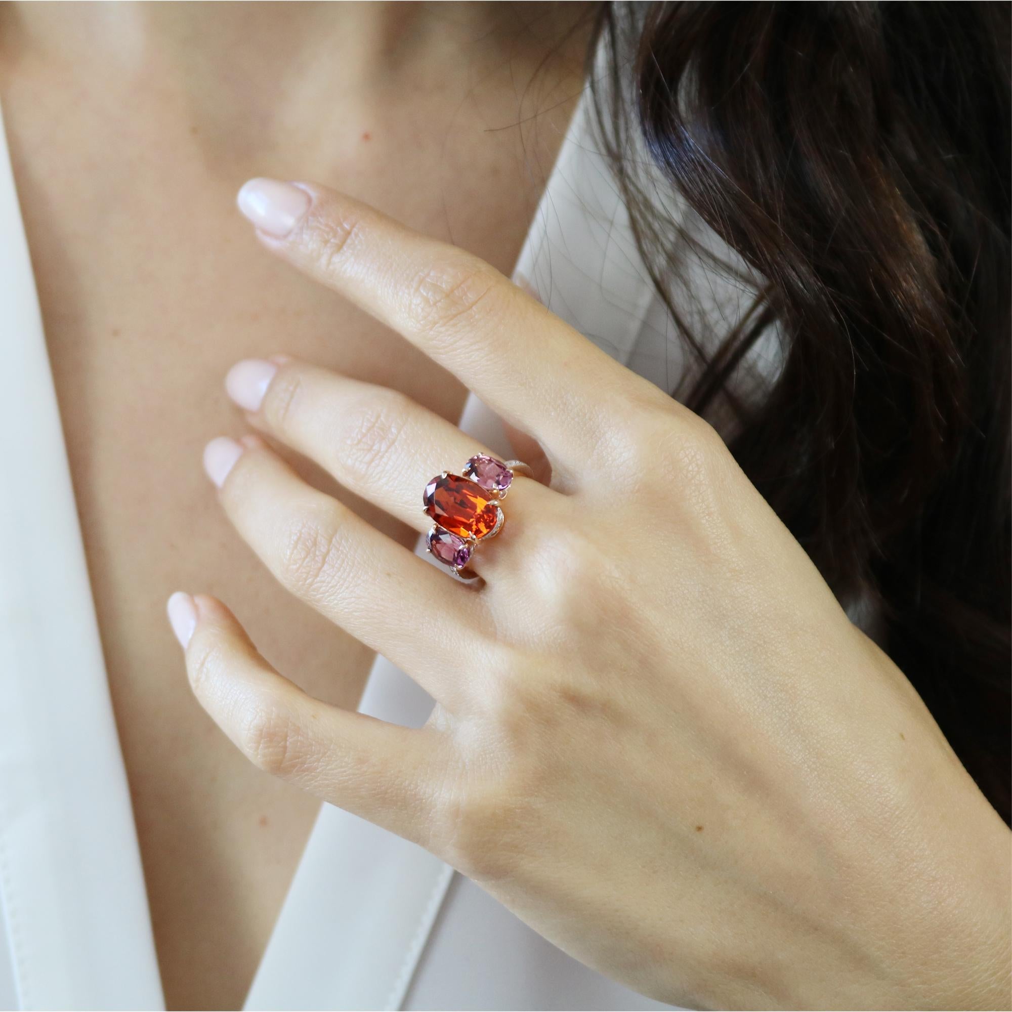 Paolo Costagli Ring aus 18 Karat Roségold mit Mandarin- und Rhodolith-Granat und Diamant (Ovalschliff) im Angebot