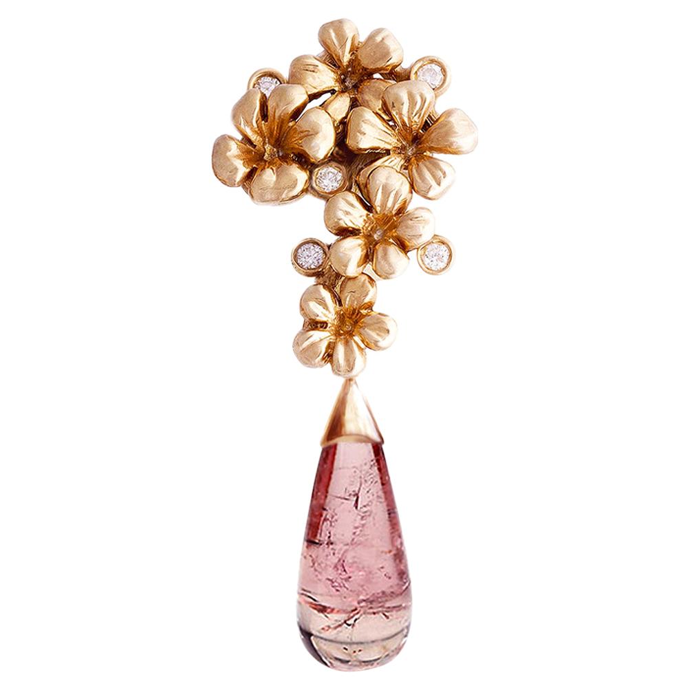 The Plum Blossom Modern Style brooch is made in 18 karat rose gold. It features 5 round diamonds and a removable drop of natural rose tourmaline, weighing around 8.2 carats, which can be taken off. This beautiful piece of jewelry was featured in