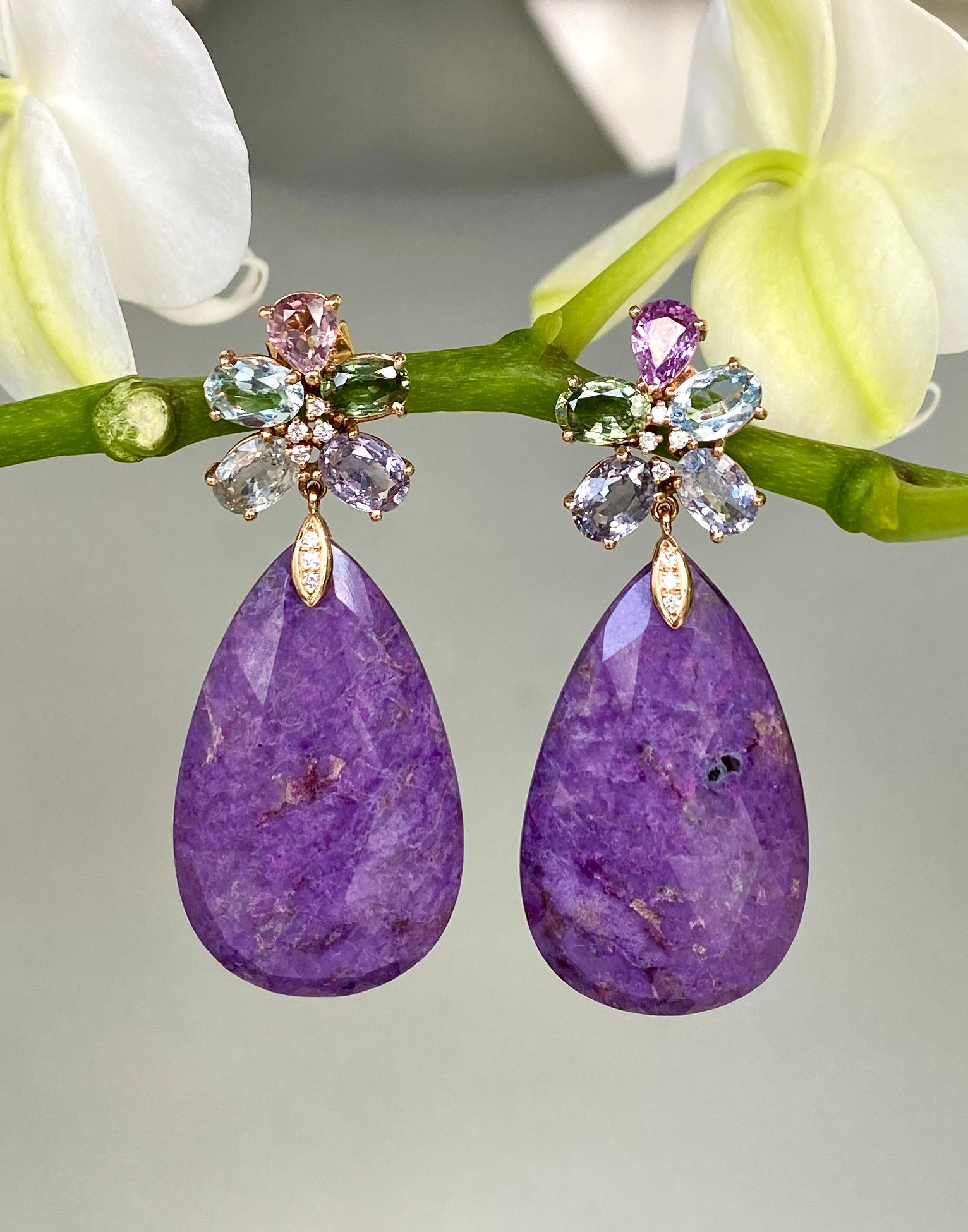 Pendants d'oreilles en or rose 18 carats avec saphirs multiples et diamants taille rose en sugilite en vente 1