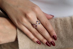 Anillo de oro rosa de 18 quilates con zafiro ovalado y diamantes