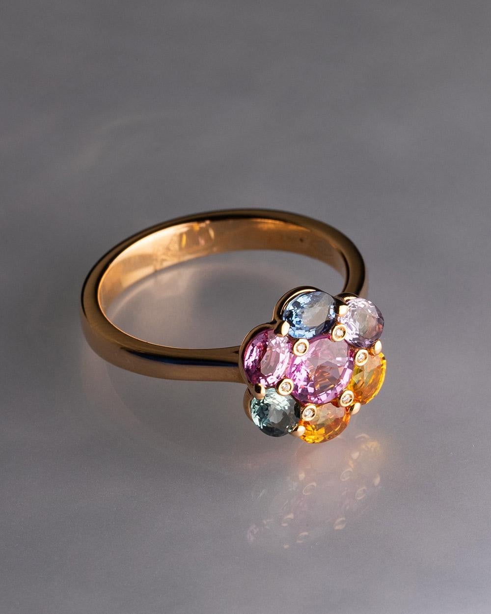 Contemporain Bague cocktail en or rose 18 carats avec saphir ovale et diamants en vente