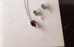 18 Karat Rose Gold Pendant Necklace with Six Carats Perfect Malaia Garnet