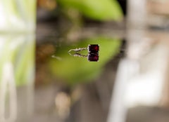 Collana con ciondolo in oro rosa a diciotto carati e rubino naturale