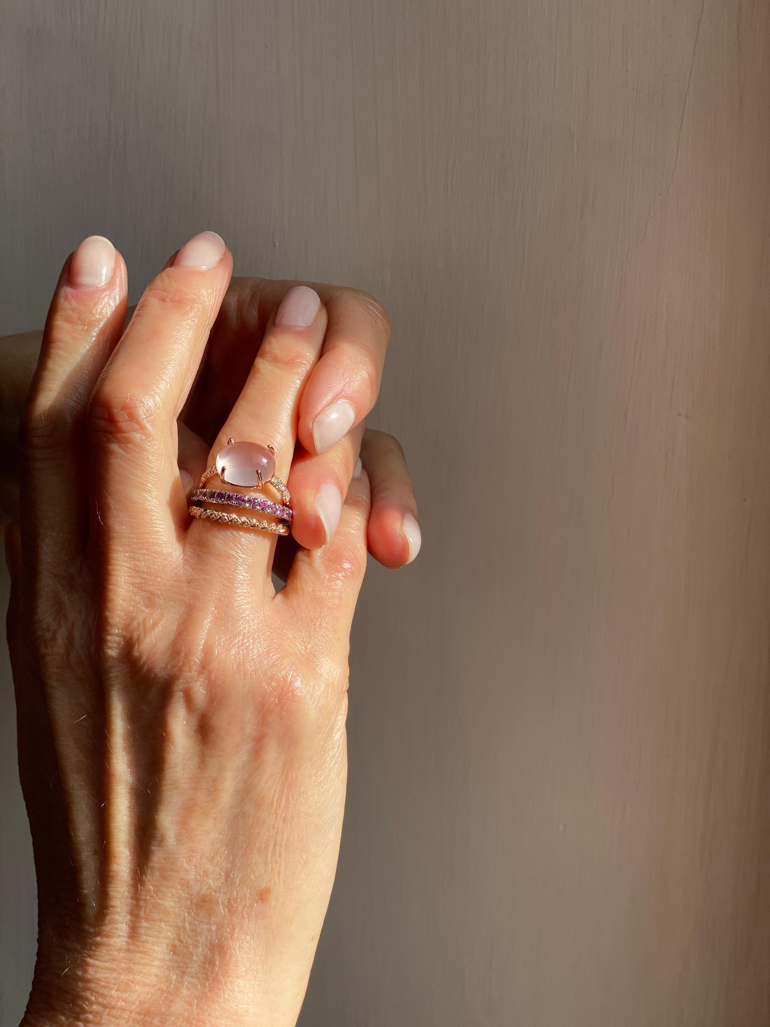 Art déco Bague en or 18 carats avec saphirs roses de 3 carats et quartz rose et diamants blancs de 10 carats en vente