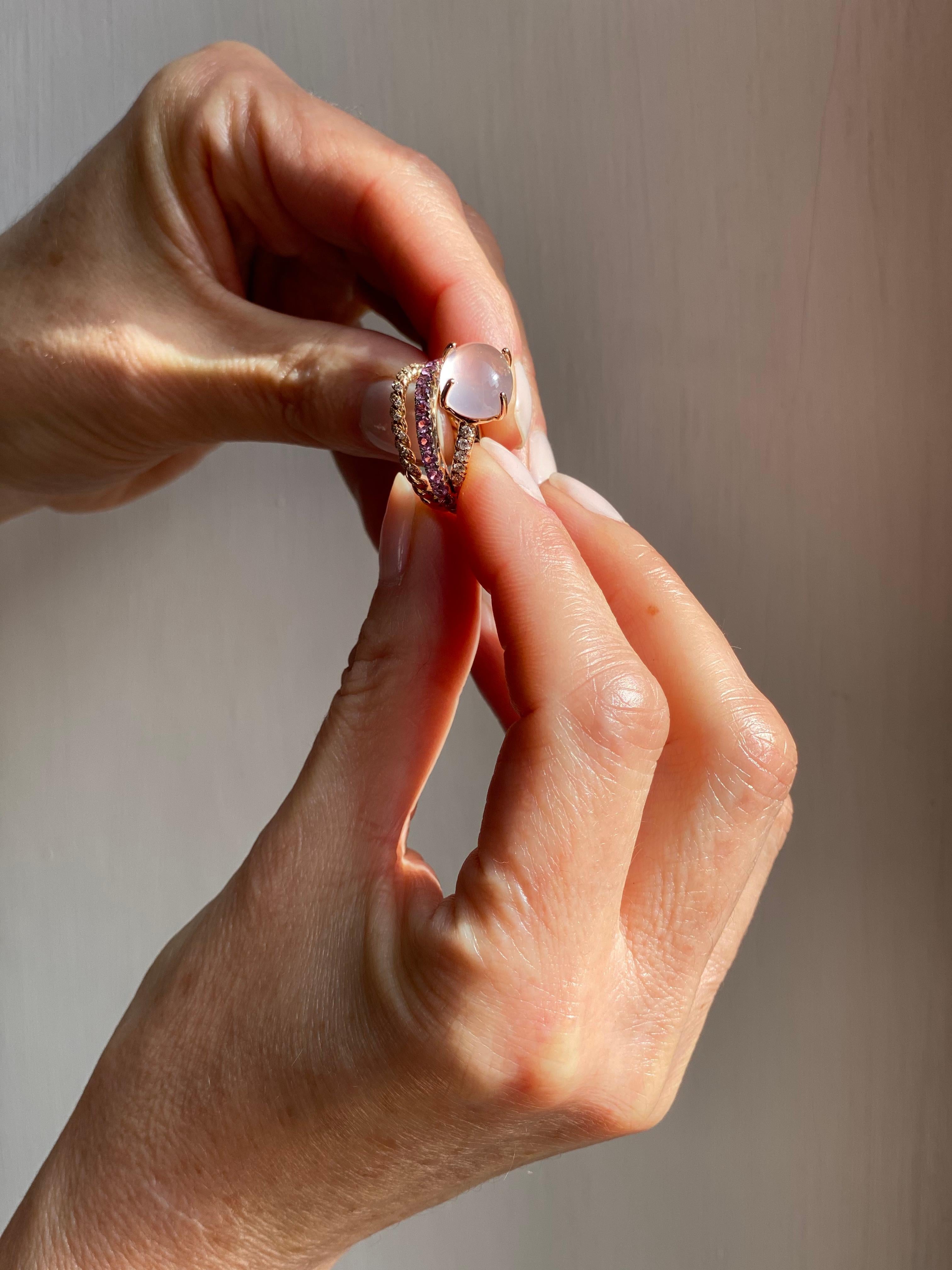 Art Deco 3 Carats Rose Sapphires 18K Gold Rose Quartz 0.10 Karat White Diamonds Ring For Sale