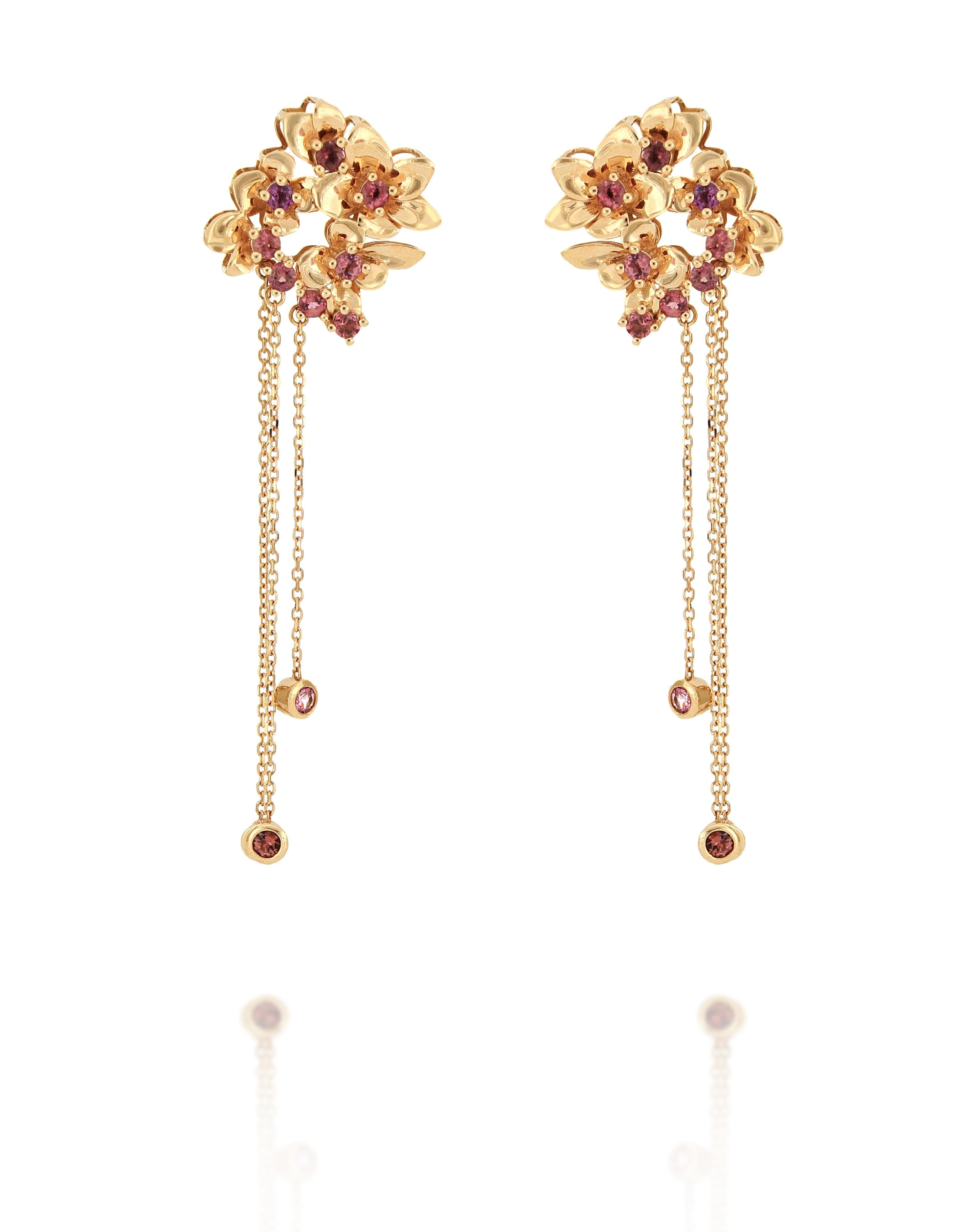 This beautiful pair of earrings Is designed in floral patterns ,set with 22 pieces of pink tourmaline weighing 1.4 carats, mounted in 18 karat rose gold.
O’Che 1867 was founded one and a half centuries ago in Macau. The brand is renowned for its