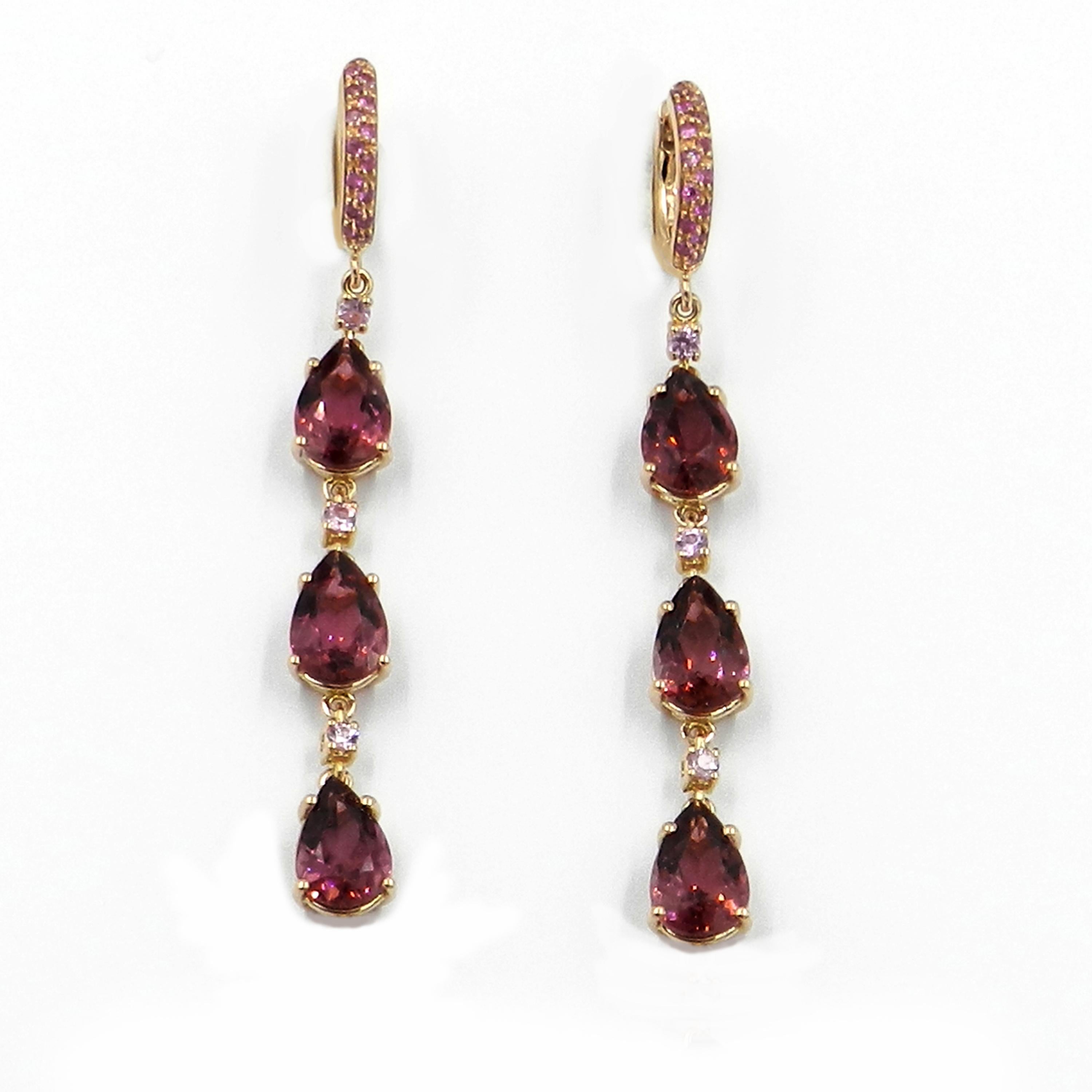 18KT Rose Gold große Qualität und Farbe rosa Turmaline Tropfen mit rosa Saphiren Pavè, und ein rosa Saphiren Pflaster oben huggie. 
hergestellt in Italien von GARAVELLI 
Länge der Ohrringe  mm.58 
GOLD gr : 5,50
PINK SAPPHIRES ct  : 0,48
TROPFENFORM