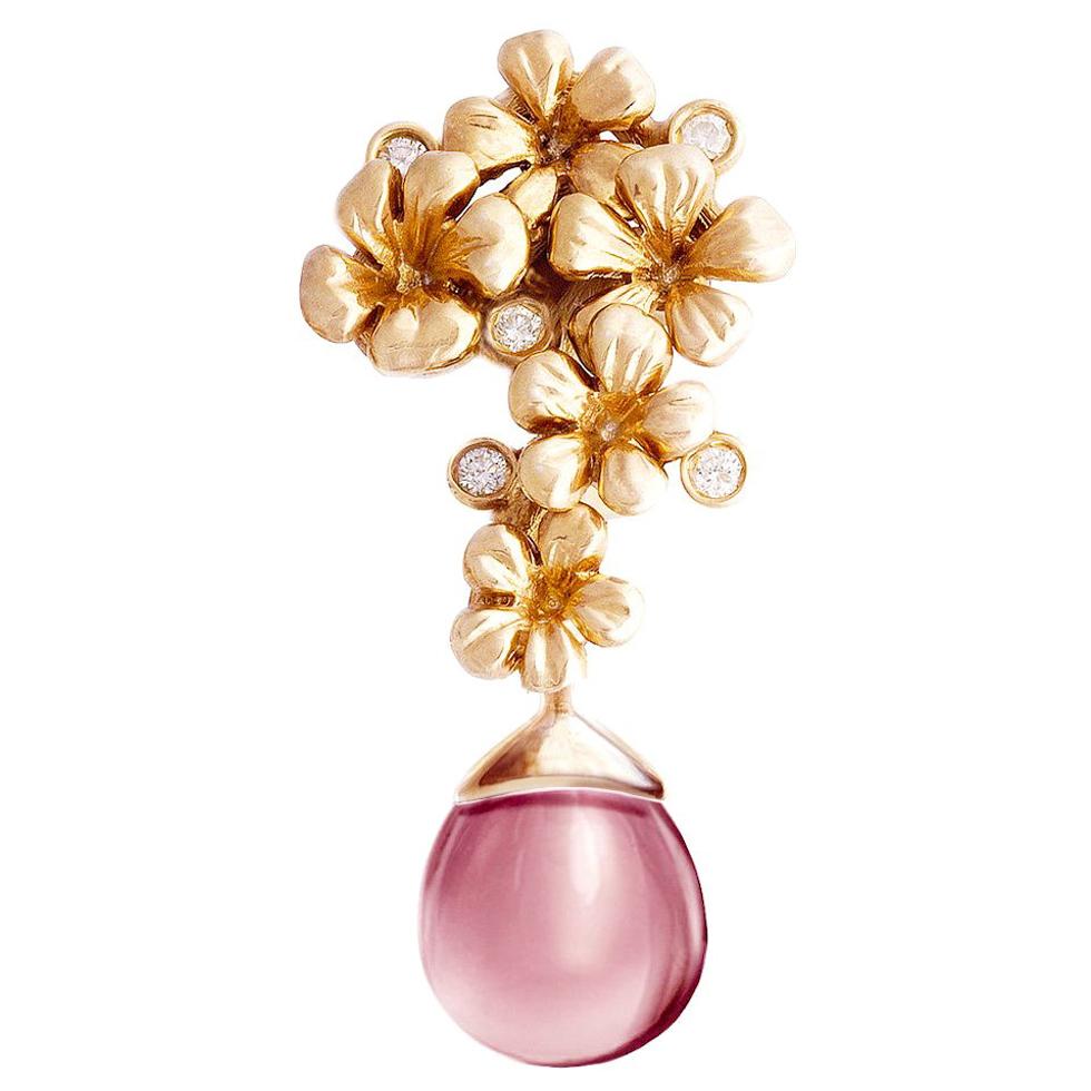 Broche fleur de prunier en or rose 18 carats avec diamants et quartz rose