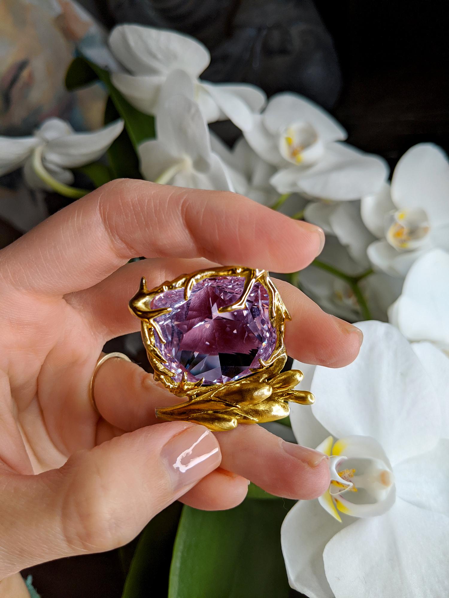 Eighteen Karat Rose Gold Contemporary Ring with Natural Amethyst and Diamonds For Sale 1