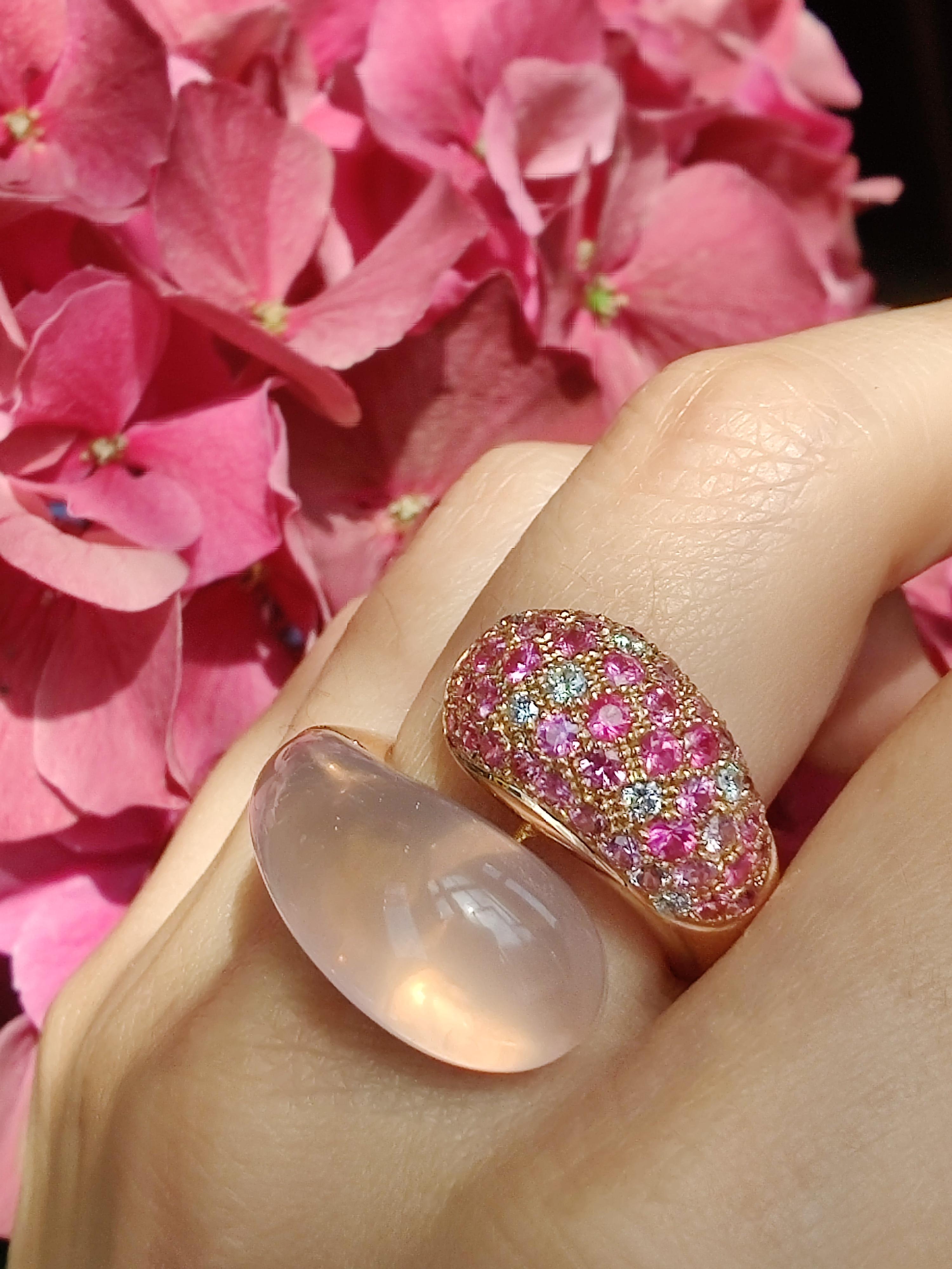 Brilliant Cut 18 Karat rose gold ring Sculpted pink quartz, pink sapphire and diamonds For Sale