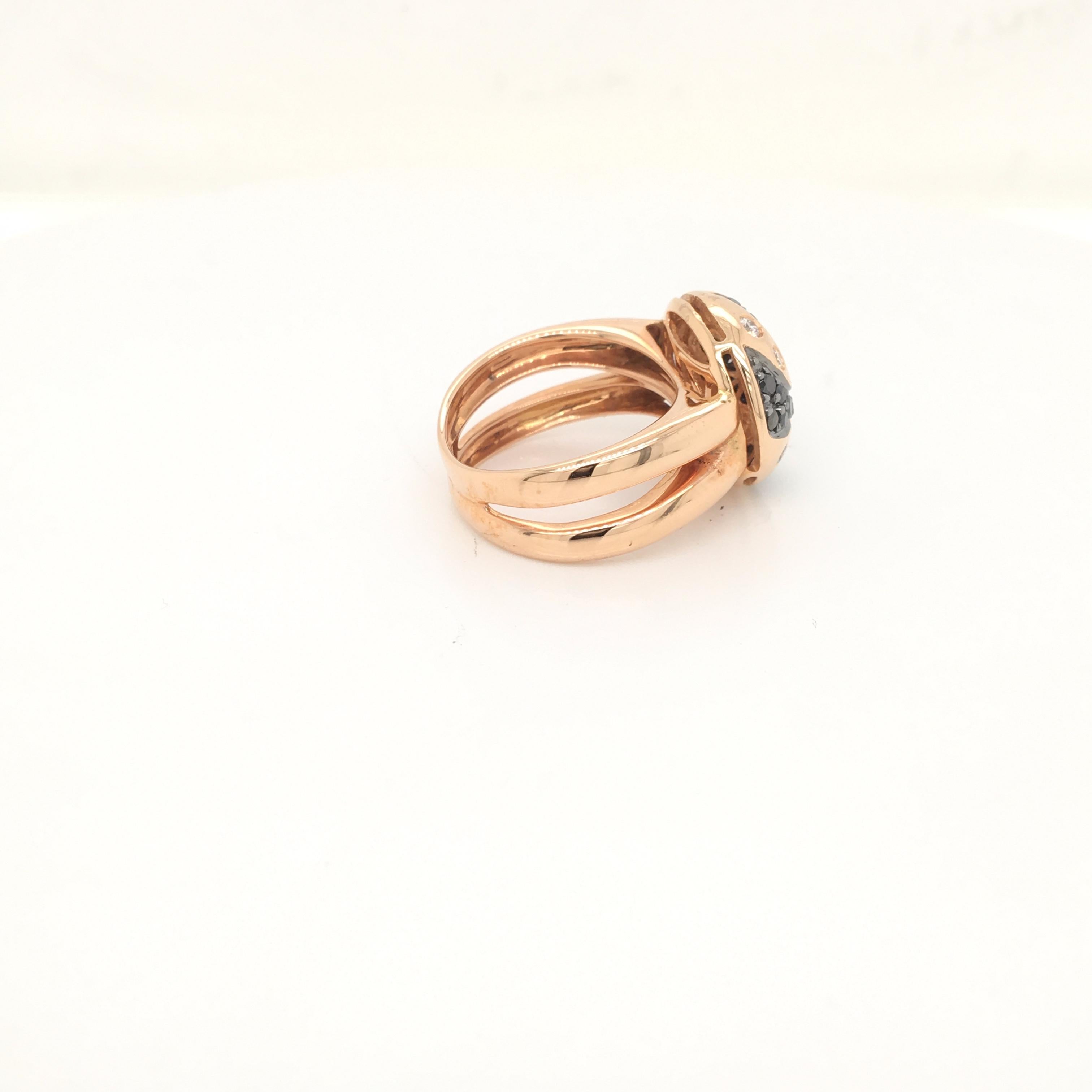 Women's or Men's 18 Karat Rose Gold Ring Set with Black and White Diamonds Made in Italy For Sale