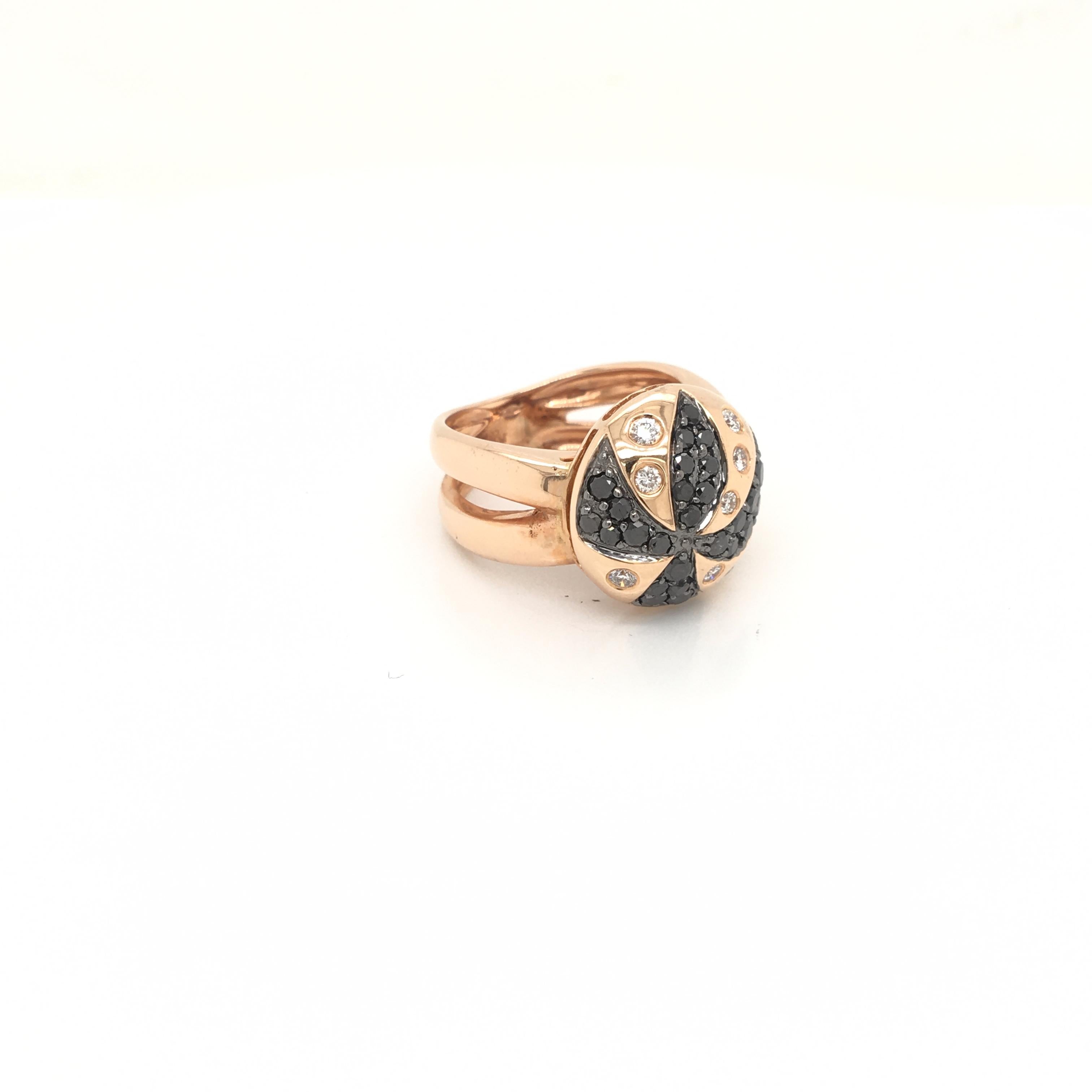 18 Karat Rose Gold Ring Set with Black and White Diamonds Made in Italy For Sale 1
