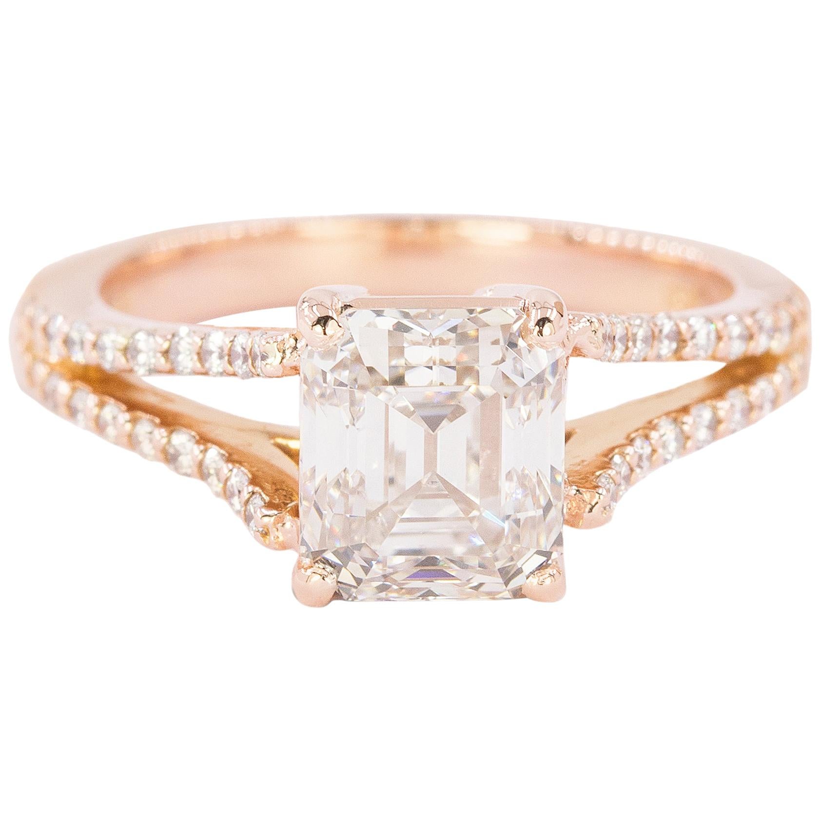 Bague en or rose 18 carats avec diamant taille émeraude certifié GIA de 2,02 carats en vente