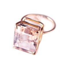 Anello di fidanzamento in oro rosa a diciotto carati con Kunzite rosa