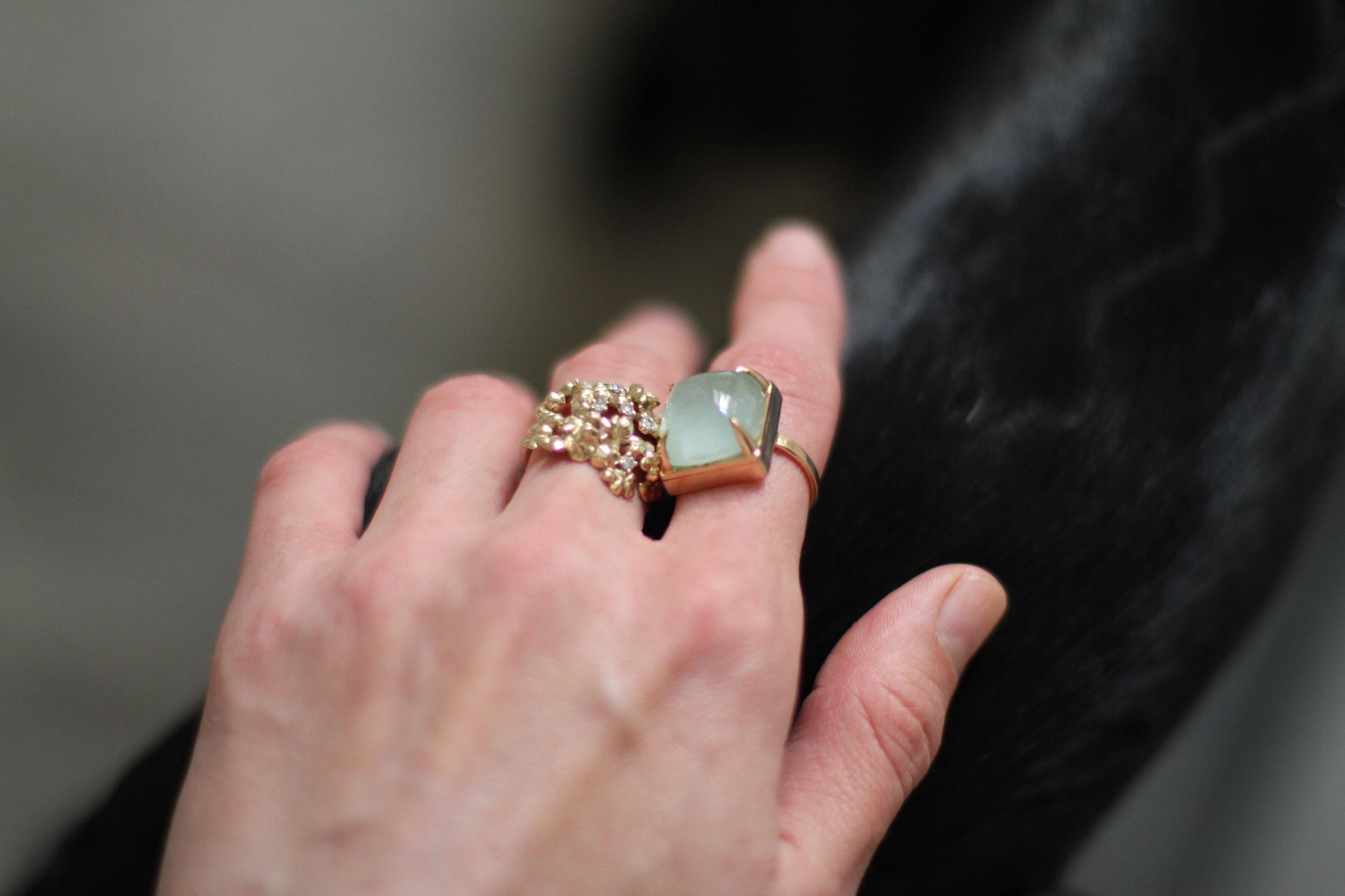 Bague de cocktail à la mode en or rose dix-huit carats avec calcédoine pain de sucre en vente 2