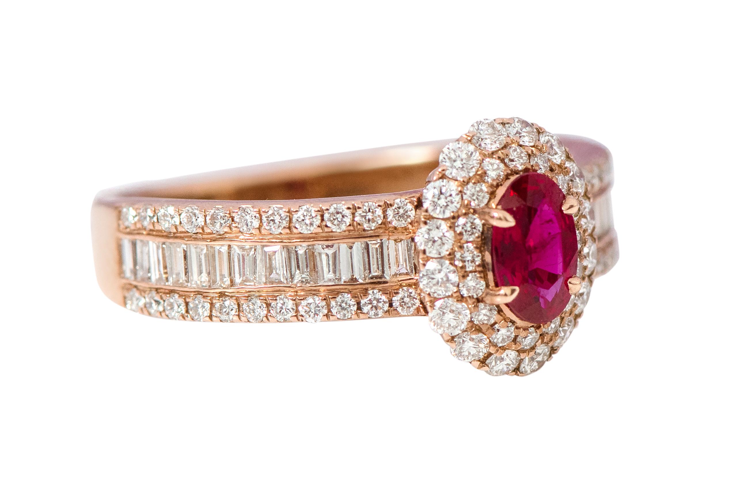 Contemporain Bague à double grappe en or rose 18 carats, rubis et diamants en vente