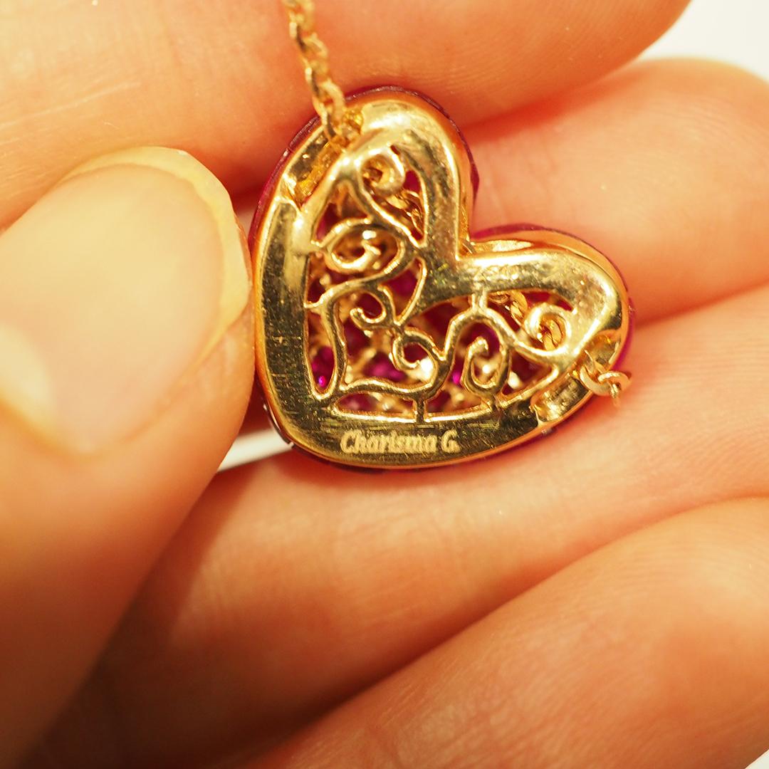 Pendentif en forme de cœur en or rose 18 carats, rubis et diamants, monture invisible Neuf - En vente à Bangkok, TH