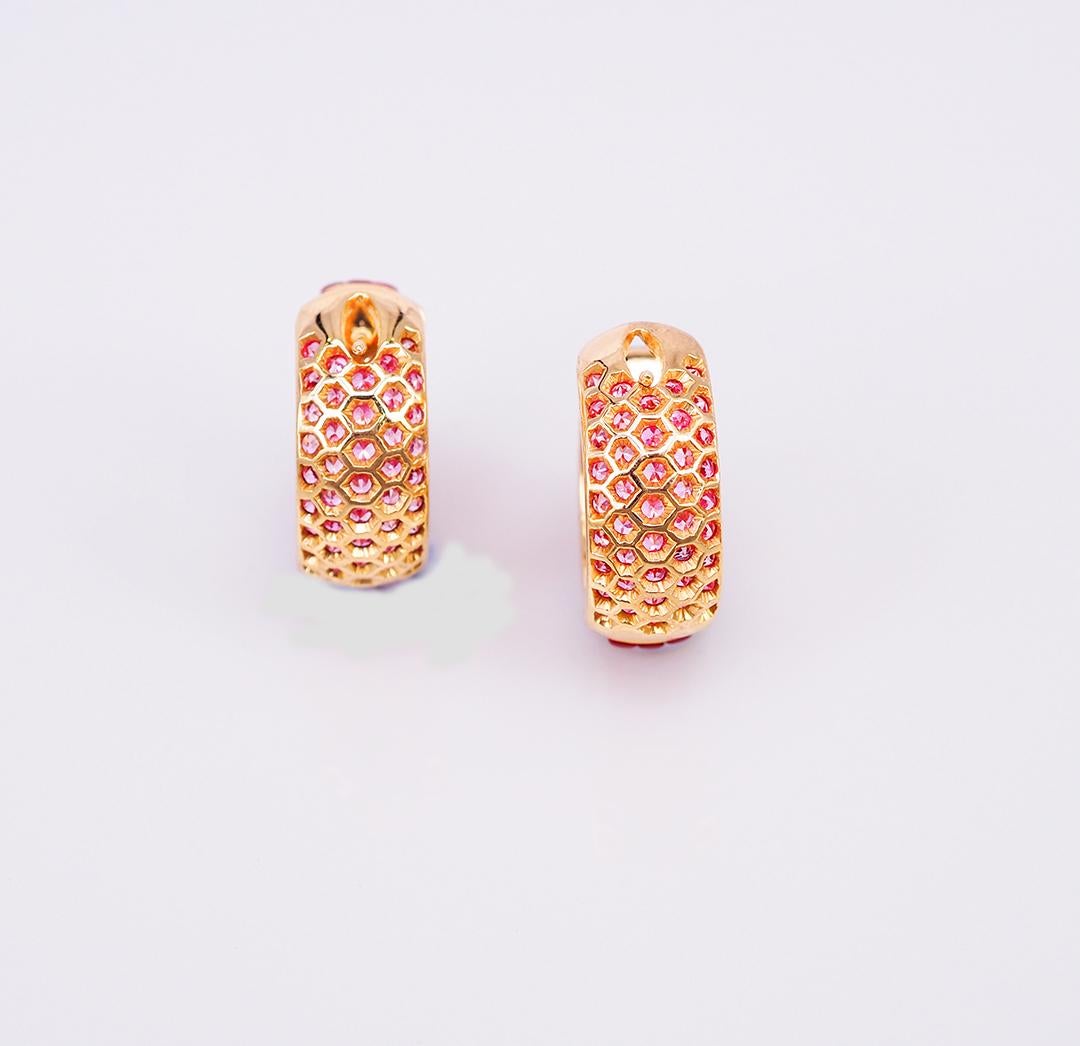 Boucles d'oreilles en or rose 18 carats avec rubis Neuf - En vente à Bangkok, TH