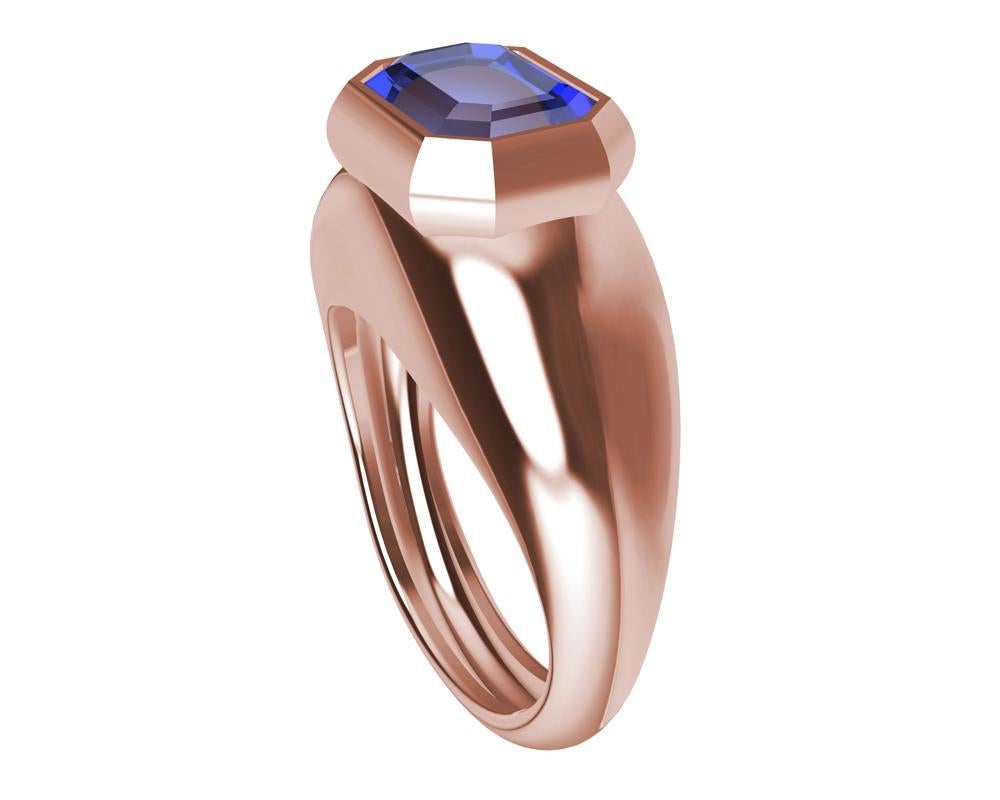 Im Angebot: 18 Karat Roségold Skulptur-Ring mit 2,54 Karat blauem Saphir im Smaragdschliff () 5