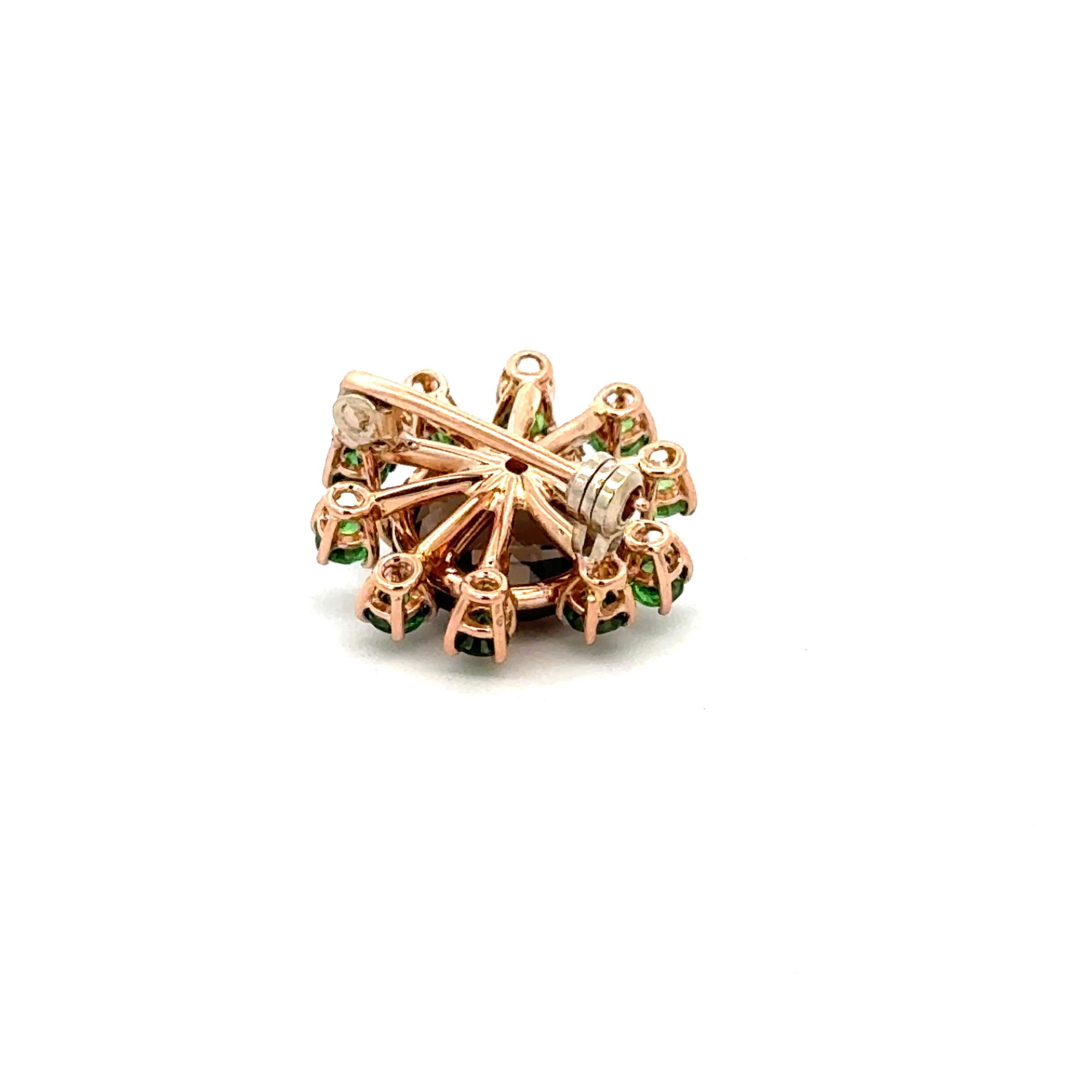 Garavelli brooch , in rose gold 18 kt with Smokey Quartz and Tzavorite - made in Italy
18kt GOLD grs : 3.22
Round multifaceted natural smoky quartz surronded by green tzavorites ct 3,70 

Garavelli Round Brooch – 18kt Rose Gold with Smoky Quartz and