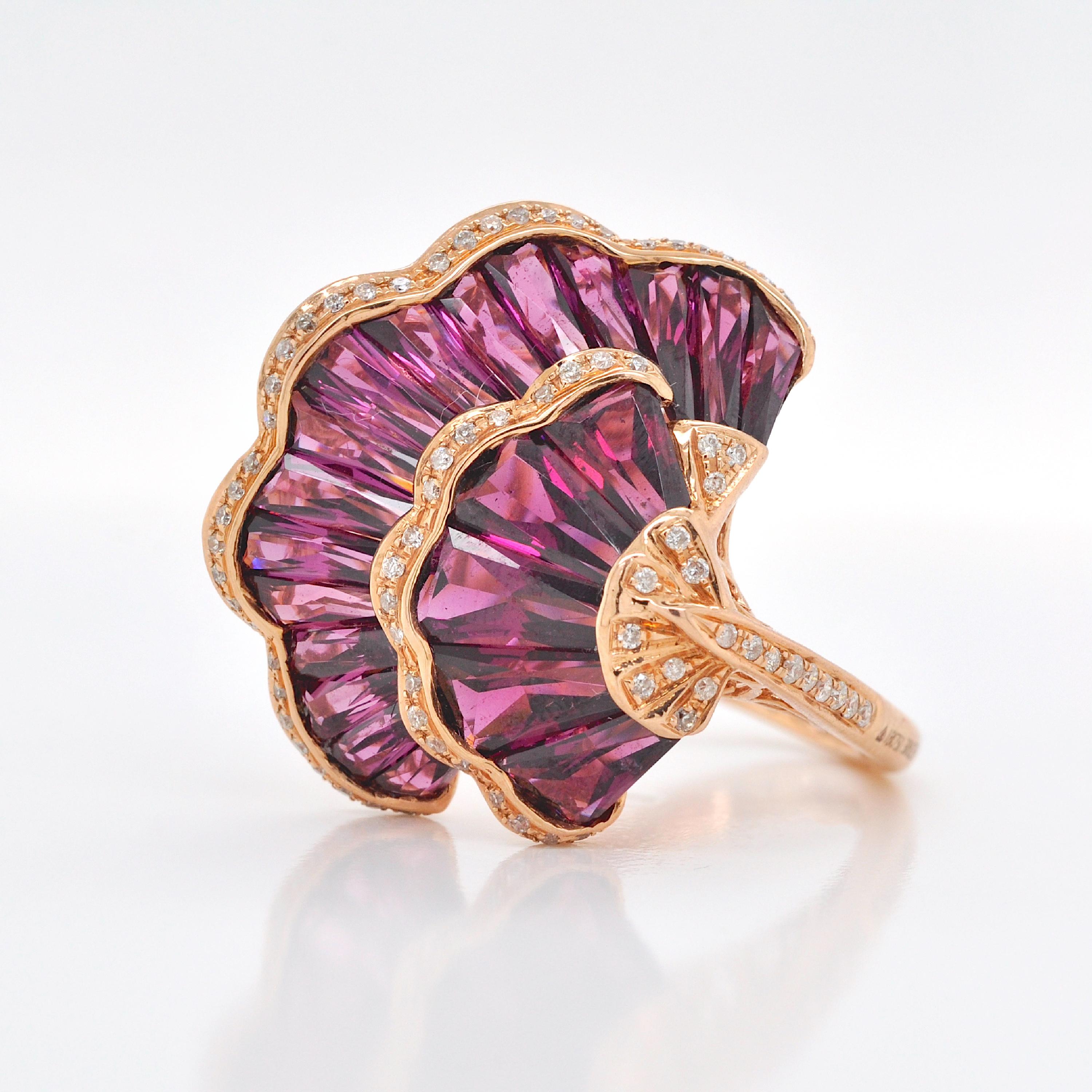 Contemporaneo Anello Couture in oro rosa 18 carati con taglio speciale Baguette Rhodolite Ginkgo Leaf in vendita
