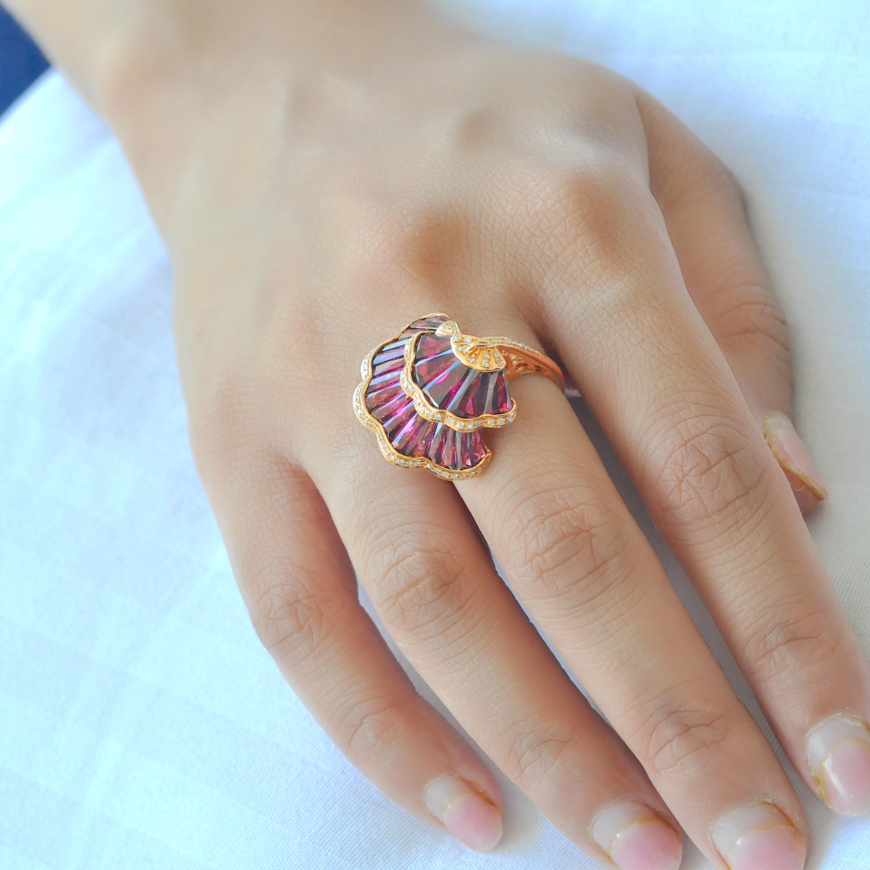 Donna Anello Couture in oro rosa 18 carati con taglio speciale Baguette Rhodolite Ginkgo Leaf in vendita