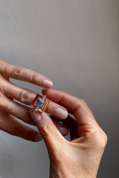 18 Karat Gold 5 Karat Aquamarine Carrè 0.30 Carat White Diamonds Cocktail Ring