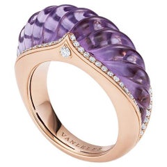 Kleiner Ring aus 18 Karat Roségold, weißen Diamanten und geschnitztem Amethyst