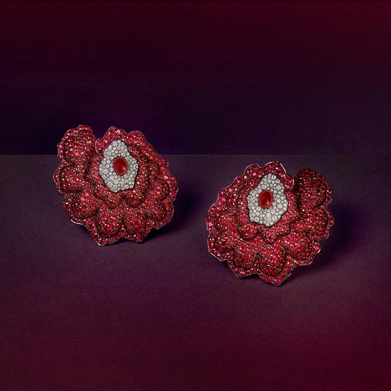 18 Karat Rose Gold, White Diamonds and Mozambican Rubies Earrings In New Condition In Mayfair, London, GB