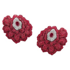 Pendientes de oro rosa de 18 quilates, diamantes blancos y rubíes de Mozambique