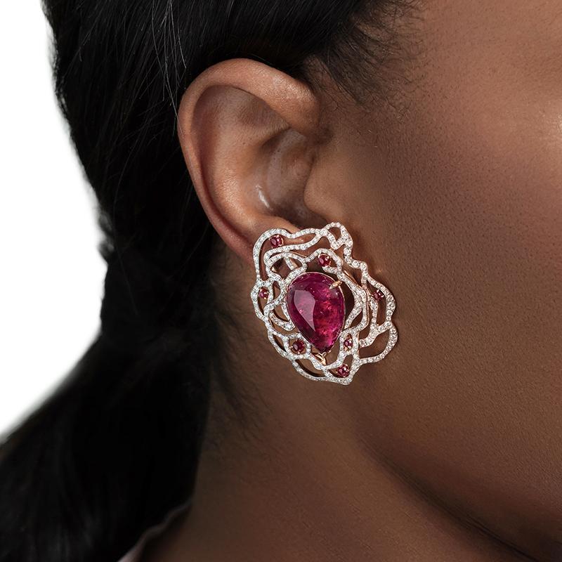 Inspired by the enchanted atmosphere of African forests, by the majestic Baobabs and the richly intricate Acacia trees. Expanding on VANLELES’ iconic Enchanted Garden Collection, Acacia Collection features bright, colourful gemstones and organic