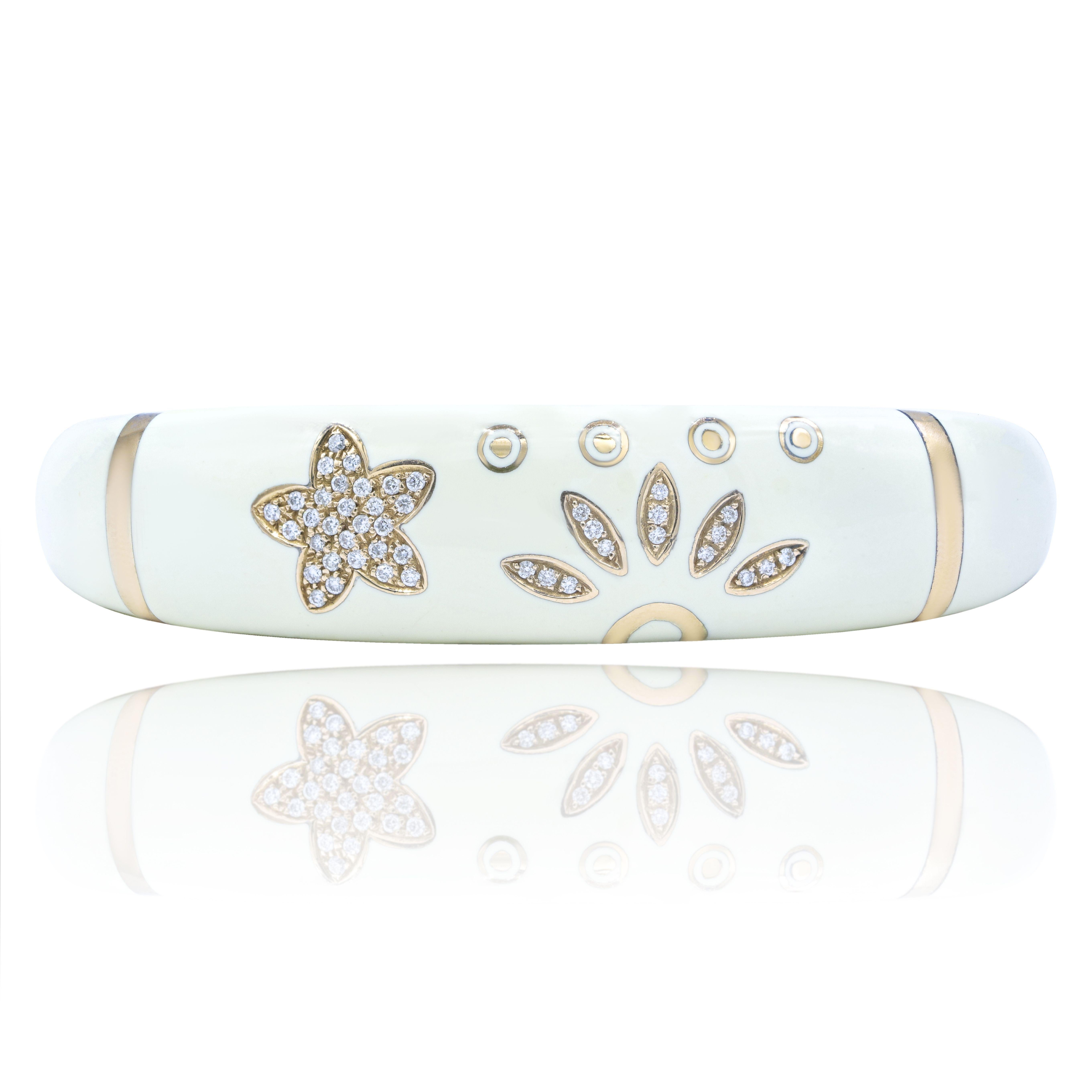 Bracelet jonc pour femme en or rose 18 carats, émail blanc et diamants Neuf - En vente à New York, NY