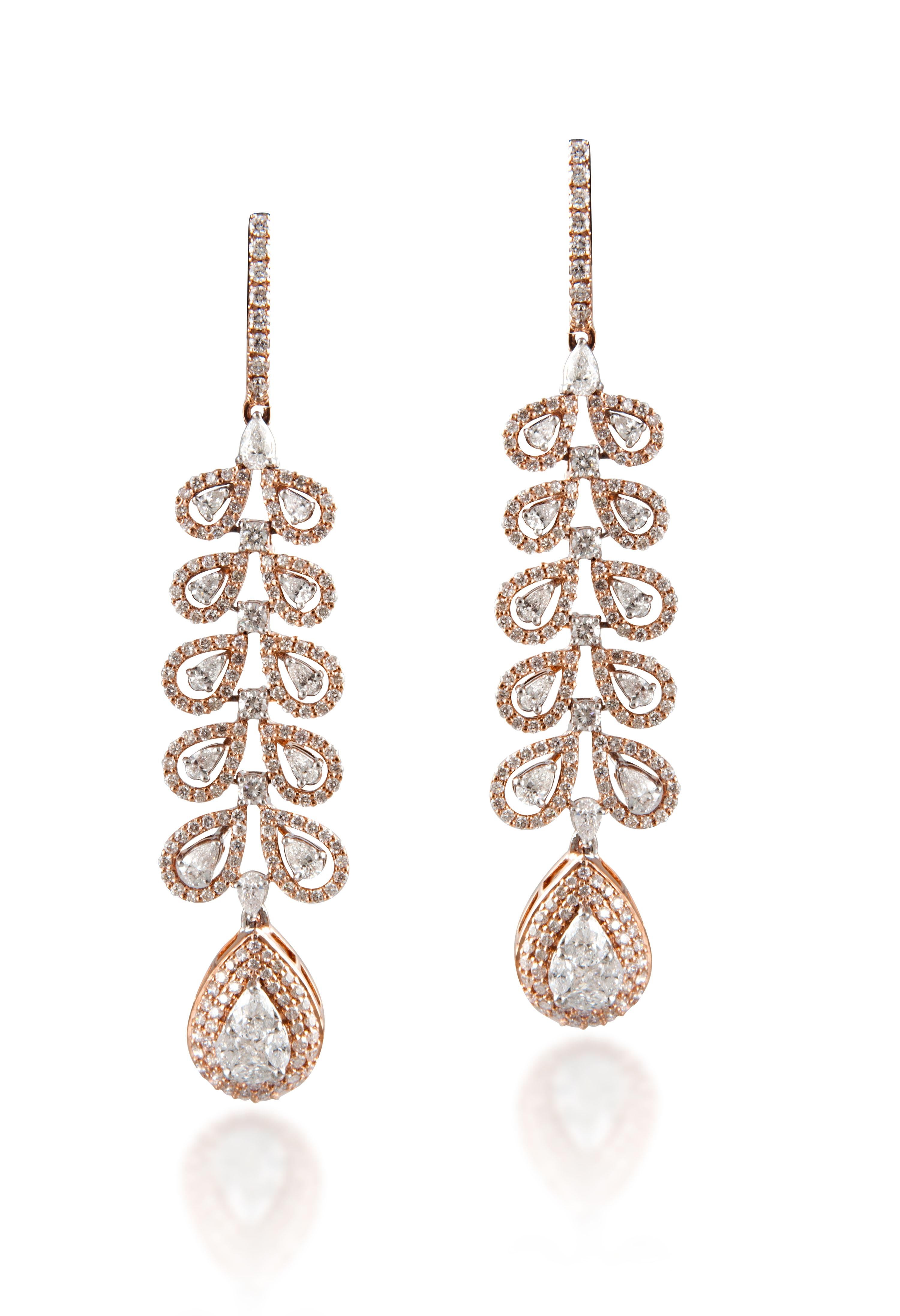 Kronleuchter-Ohrringe aus 18 Karat Roségold und Weißgold mit weißen Diamanten (Moderne) im Angebot