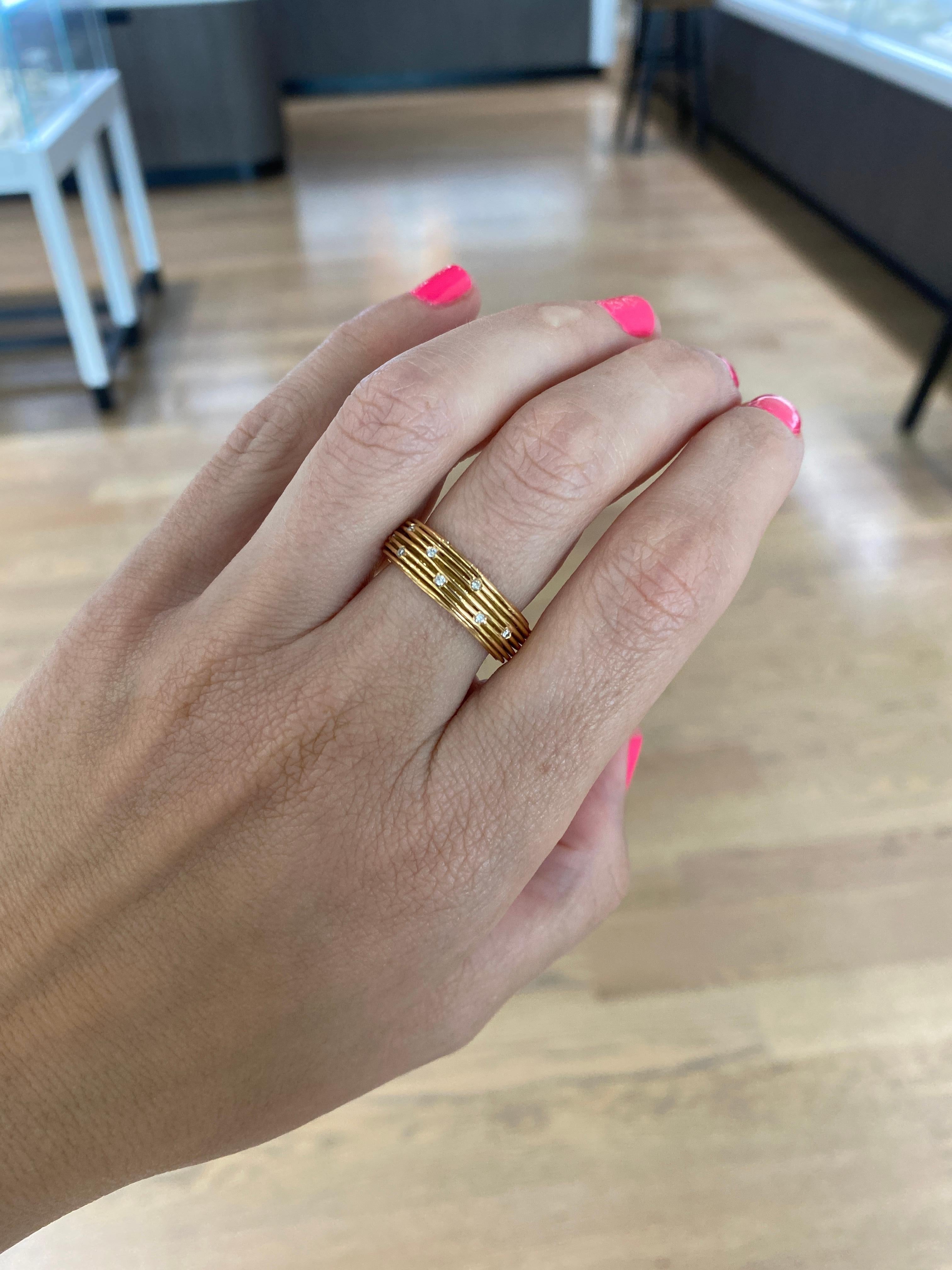 18 Karat Rose Gold Wire Ring with 0.09ctw Round Diamonds 2