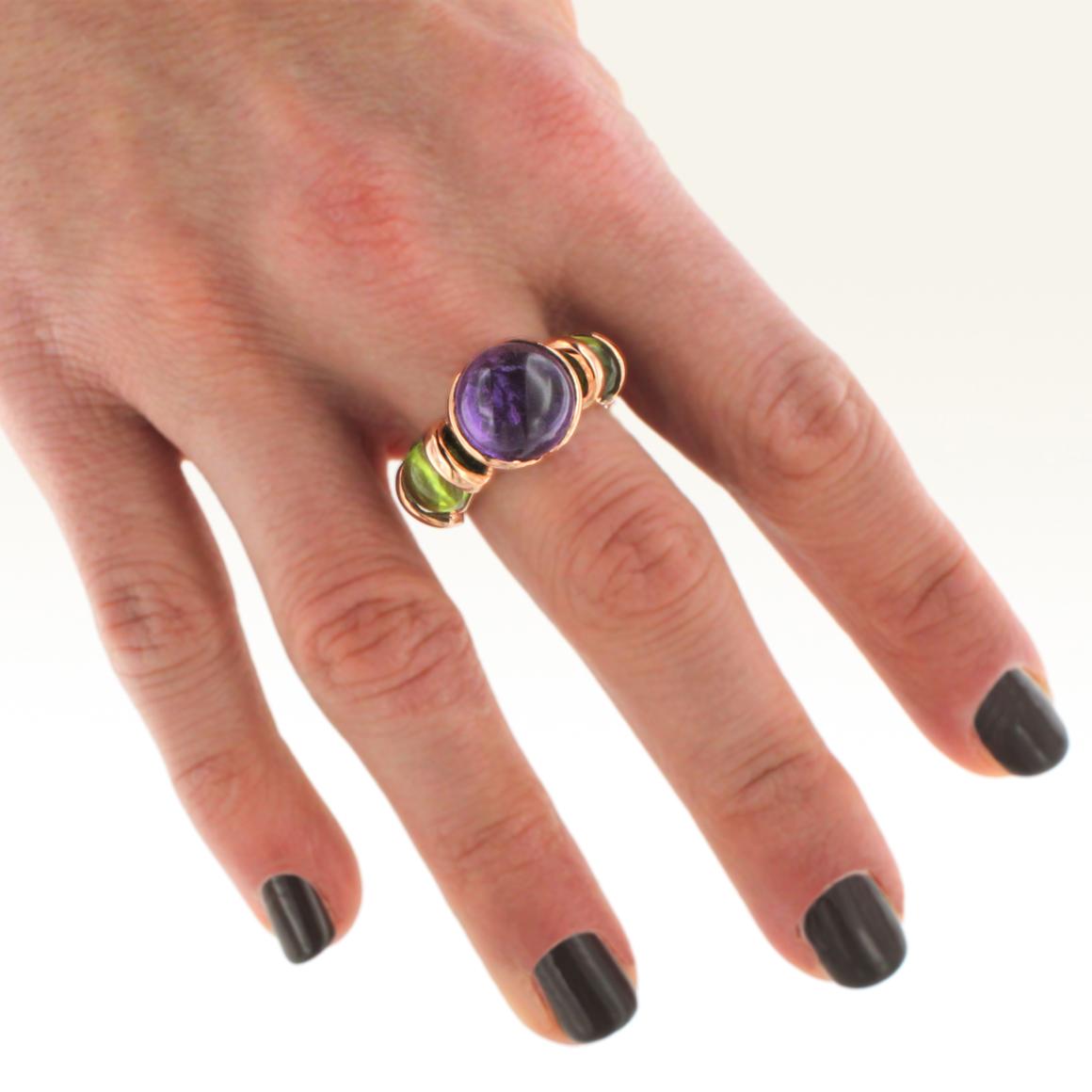 Anillo de oro rosa de 18 quilates con amatista y peridoto de cóctel, moderno y bonito Moderno en venta