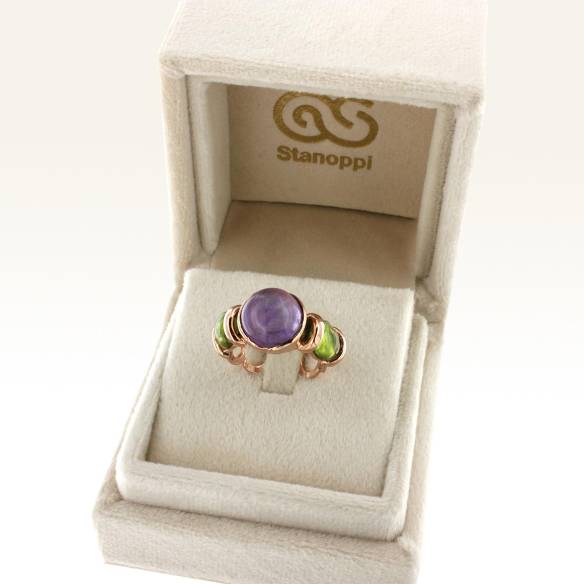 Anillo de oro rosa de 18 quilates con amatista y peridoto de cóctel, moderno y bonito en venta 1