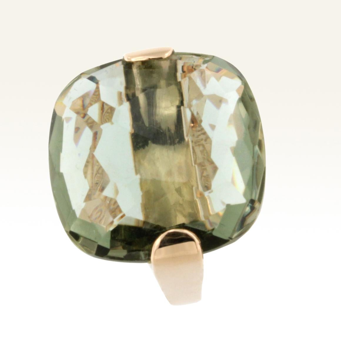 Ring in 18 karat rose gold with green stone in square cut (size: 20x 20 mm)
Size of ring  EU 14.5  or USA 7.5
The particular cut combined with the green color of the stone create a trendy and very pretty jewel. Very Fashion and easy to wear ring.