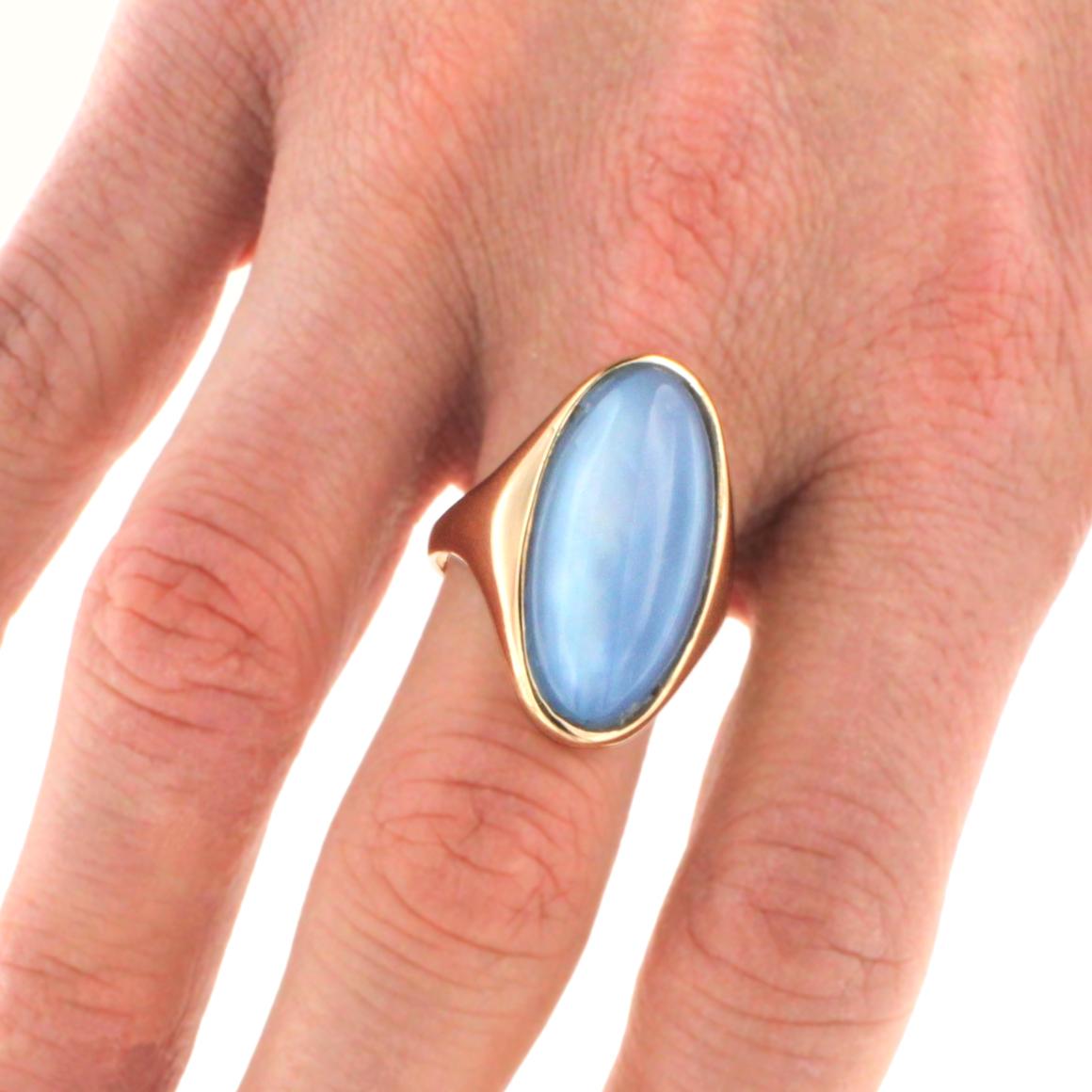 18 Karat Rose Gold with Mother of Pearl and Blue Topaz Modern  Ring In New Condition For Sale In GALLARATE, IT
