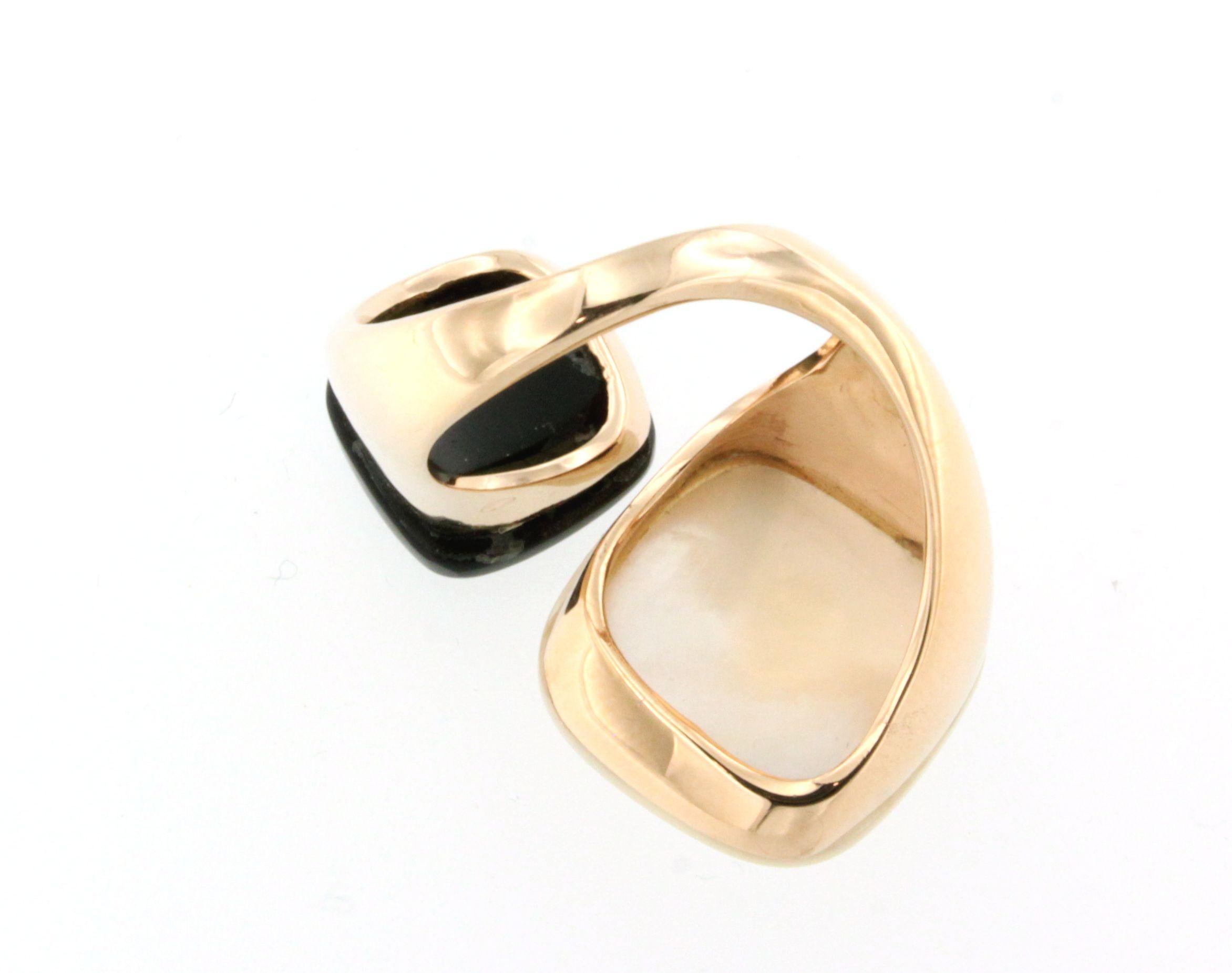 18 Karat Rose Gold with Mother of Pearl and Onix Ring In New Condition In GALLARATE, IT