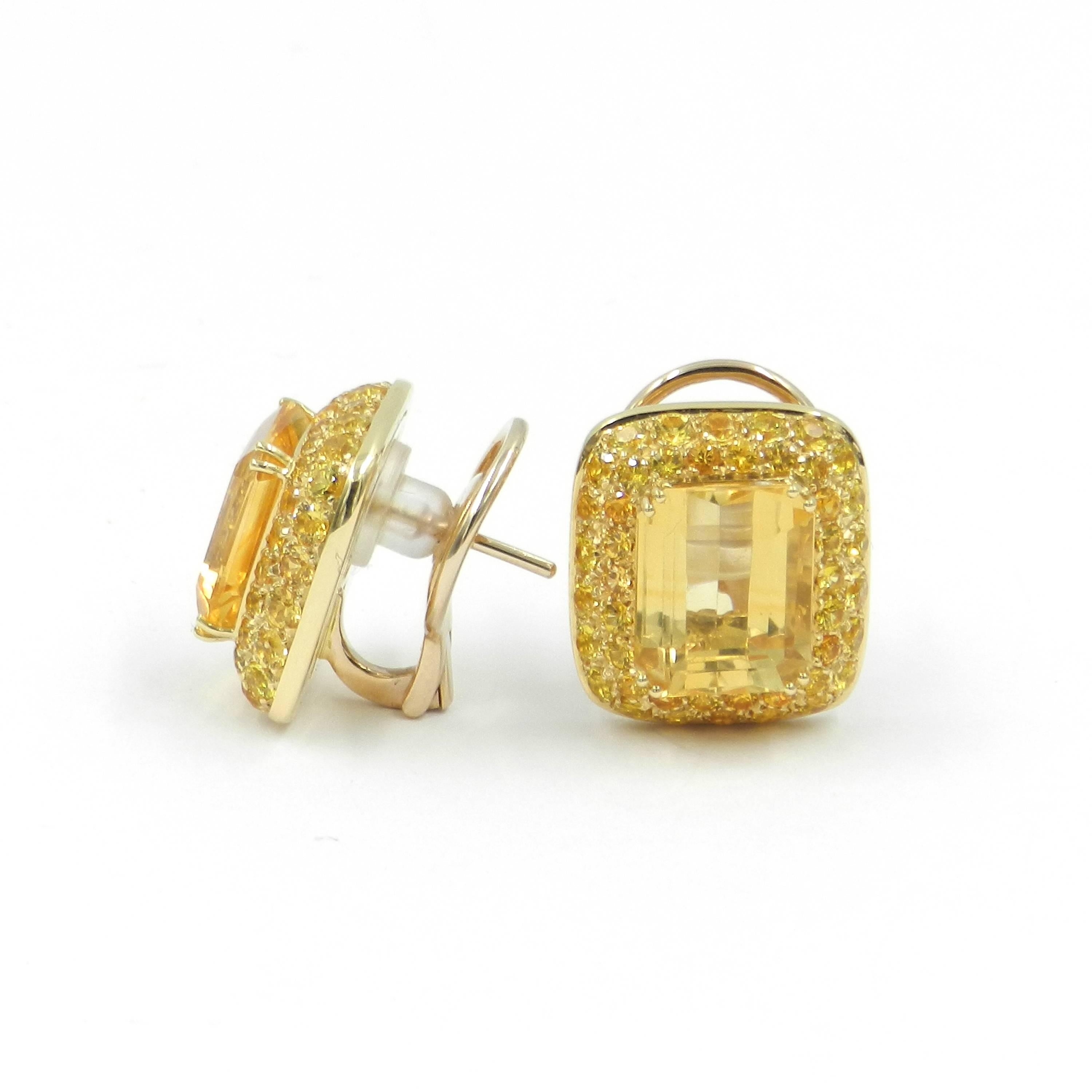 18KT Yellow Gold YELLOW SAPPHIRE and CITRINE GARAVELLI Post and Clip Square EARRINGS
Matching ring available 
18 kt Yellow GOLD gr : 14,80
YELLOW SAPPHIRES  ct: 4,56
CITRINE ct : 11,52