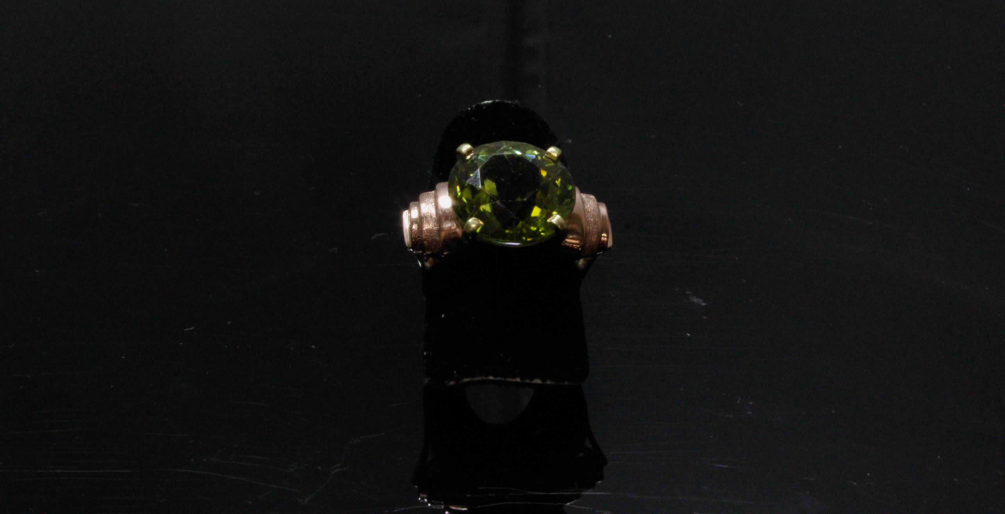 Round Cut 18 Karat Rose Gold, Retro Peridot Ring For Sale