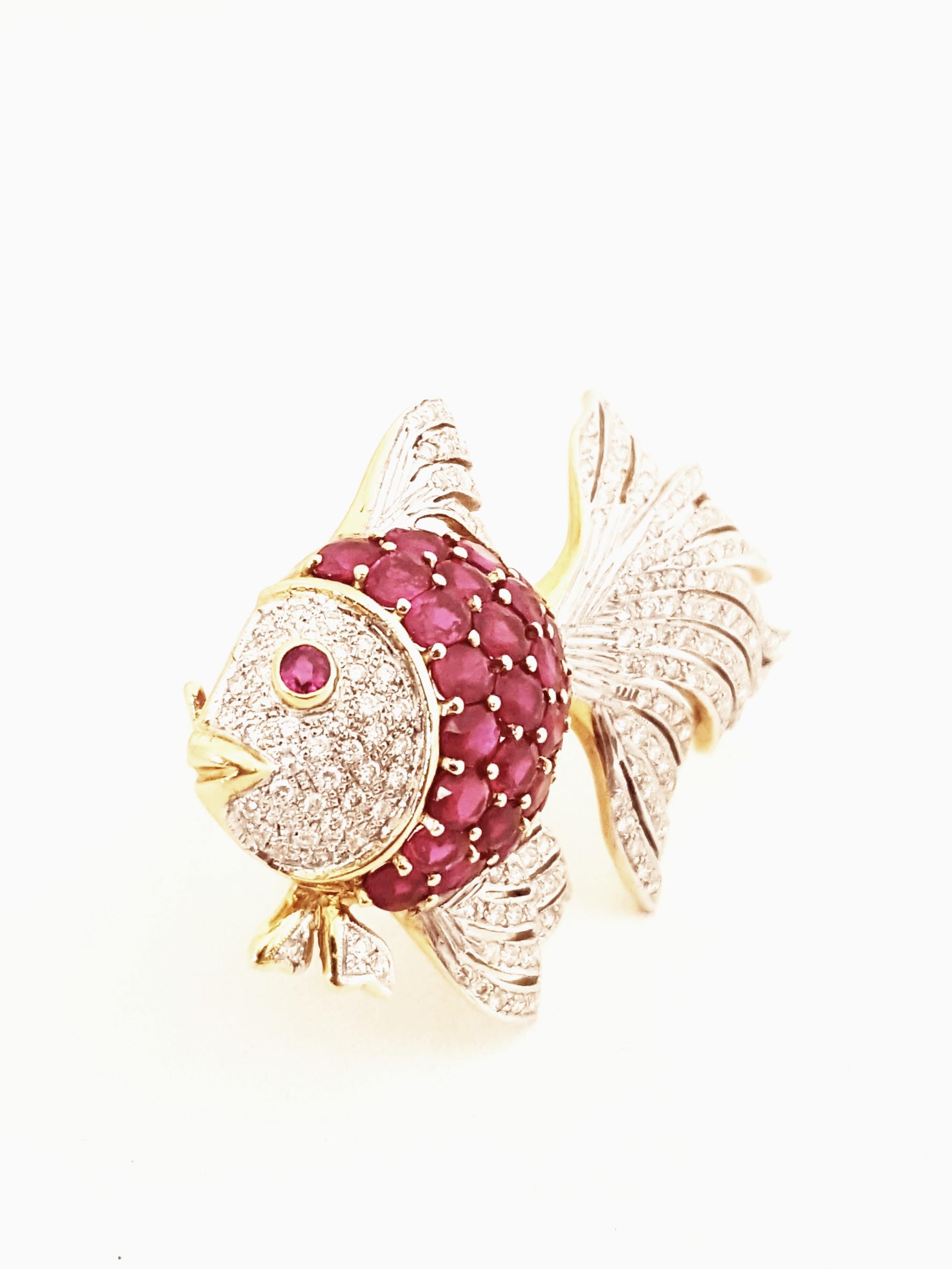 18 Karat Ruby and Diamond Fish Brooch In Excellent Condition For Sale In Palm Beach, FL