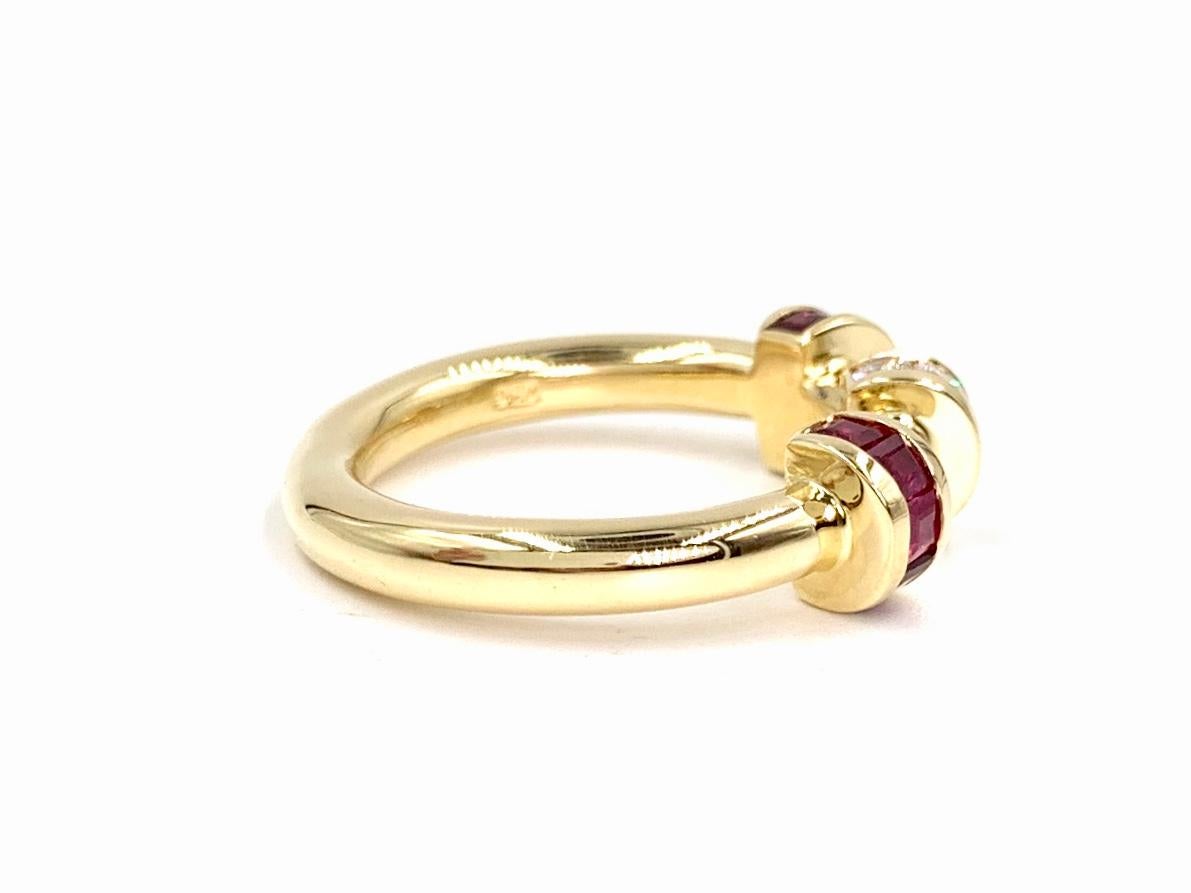 18 Karat Ruby and Diamond Modern Bar Ring In Excellent Condition In Pikesville, MD