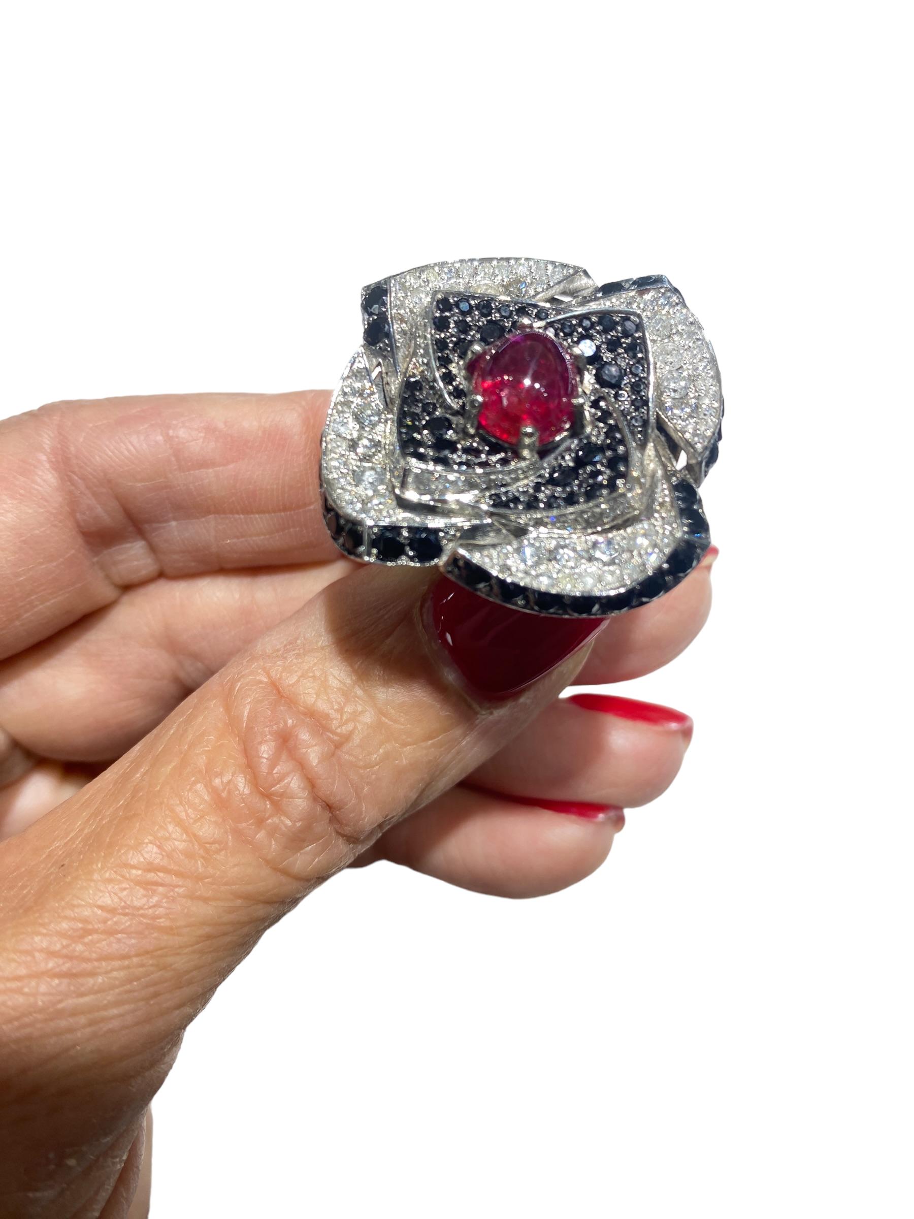 18 Karat Ruby & Diamond Large Flower Ring with Black Spinel 9 Carats For Sale 7